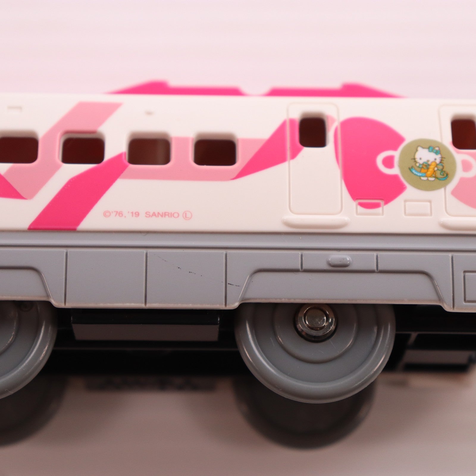 【中古即納】[RWM] プラレール S-18 ハローキティ新幹線(動力付き) 鉄道模型 タカラトミー(20211021)