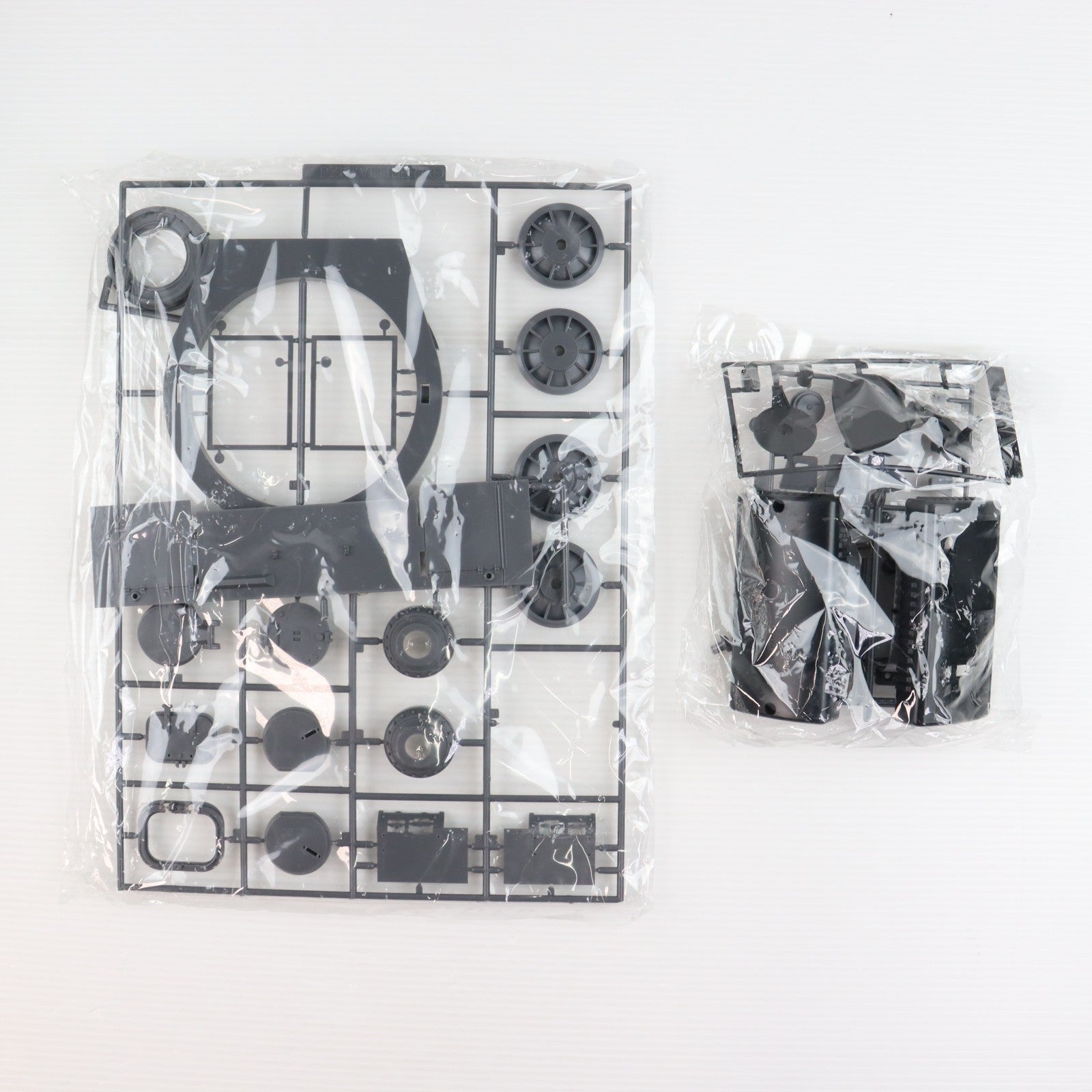 【中古即納】[PTM] 1/15 ドイツ 6号重戦車 タイガーI リモートコントロール(ラジオコントロール搭載可) プラモデル(0044202) バンダイ(19991231)