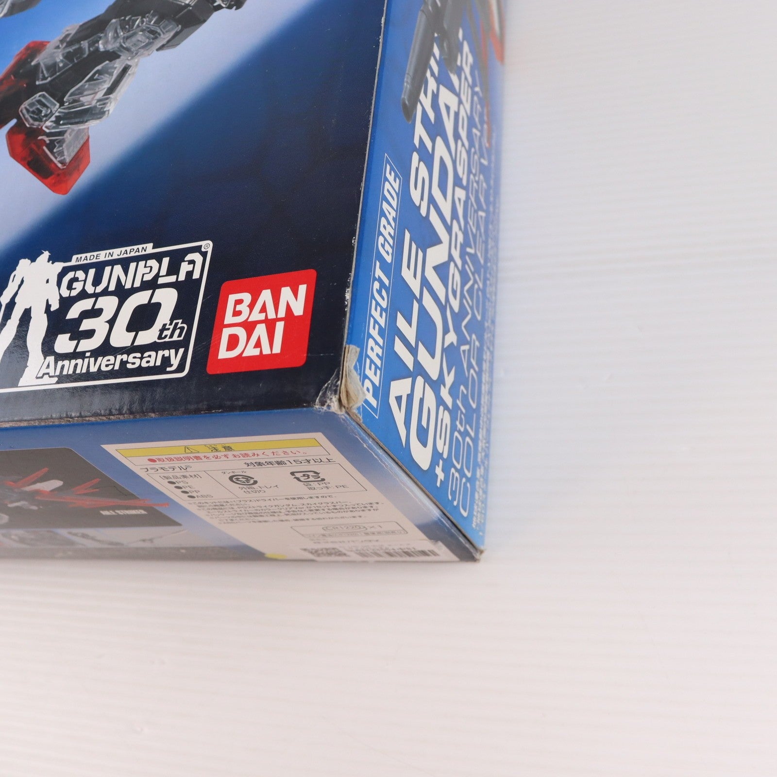 【中古即納】[PTM] PG 1/60 GAT-X105 エールストライクガンダム+FX-550 スカイグラスパー 30周年記念カラークリアVer. 機動戦士ガンダムSEED(シード) プラモデル(0163112) バンダイ(20100331)