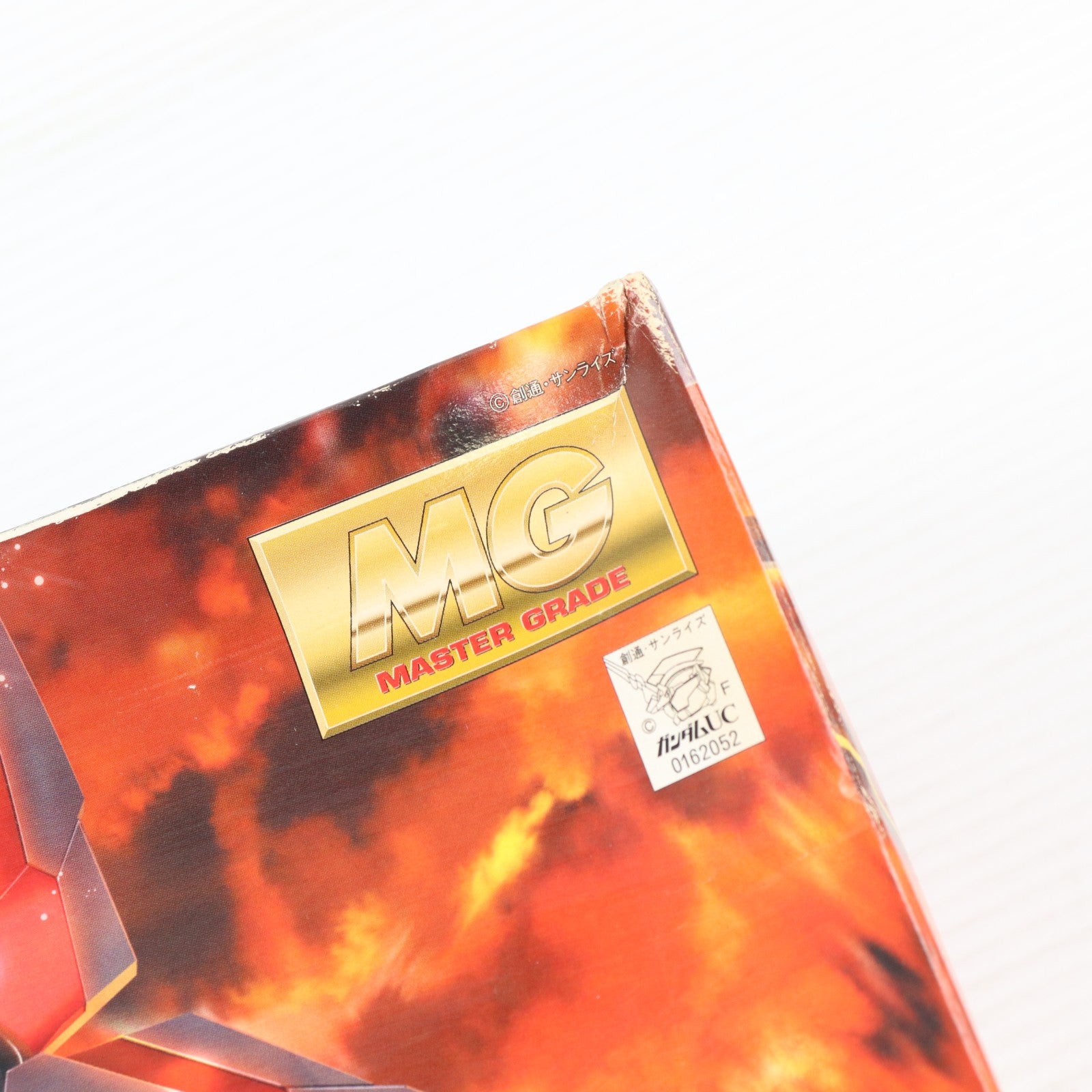 【中古即納】[PTM] MG 1/100 RX-0 ユニコーンガンダム HDカラー+MS CAGE 機動戦士ガンダムUC(ユニコーン) プラモデル(0162052) バンダイ(20100312)