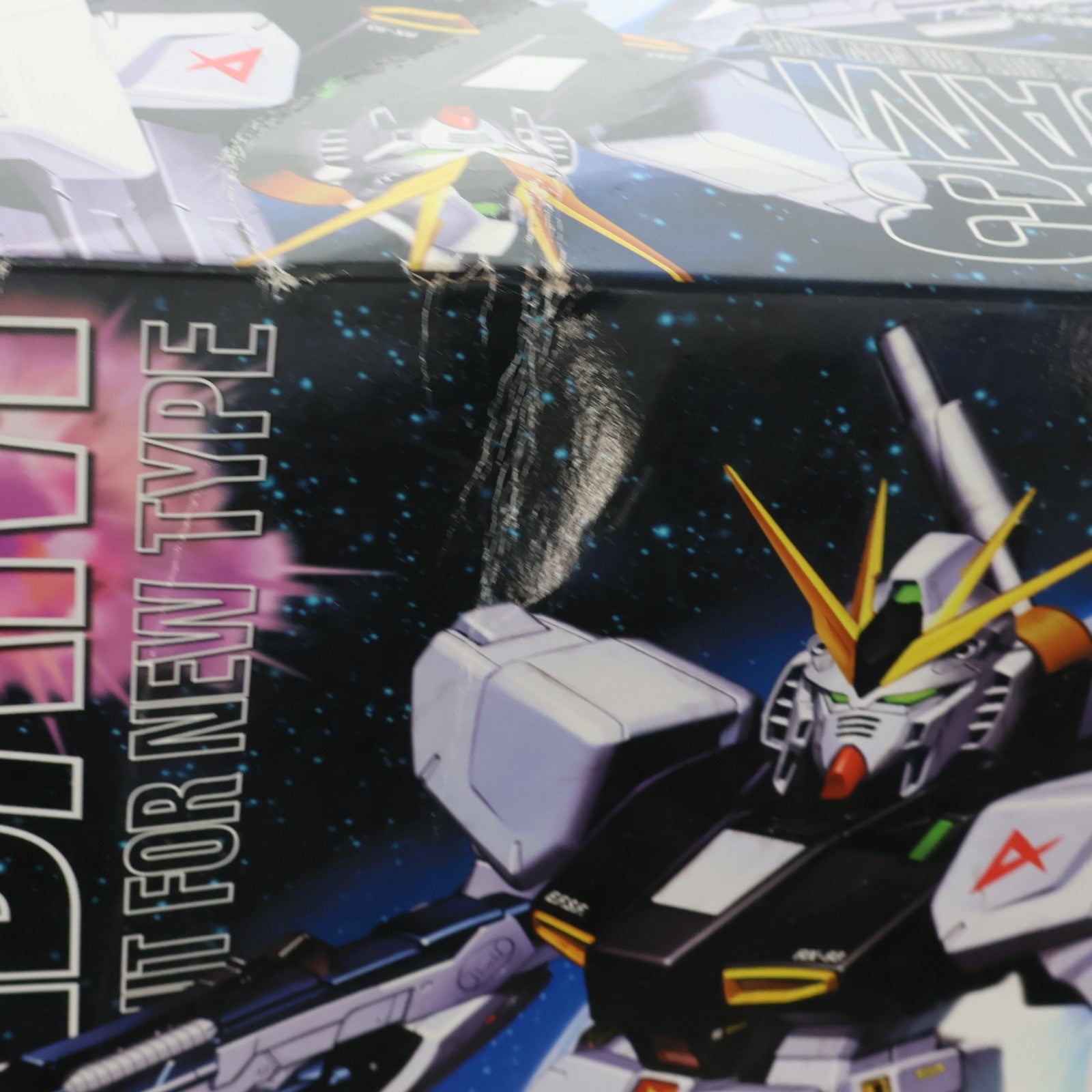 【中古即納】[PTM] MG 1/100 RX-93 νガンダム(ニューガンダム) 機動戦士ガンダム 逆襲のシャア プラモデル(0078212) バンダイ(20170802)