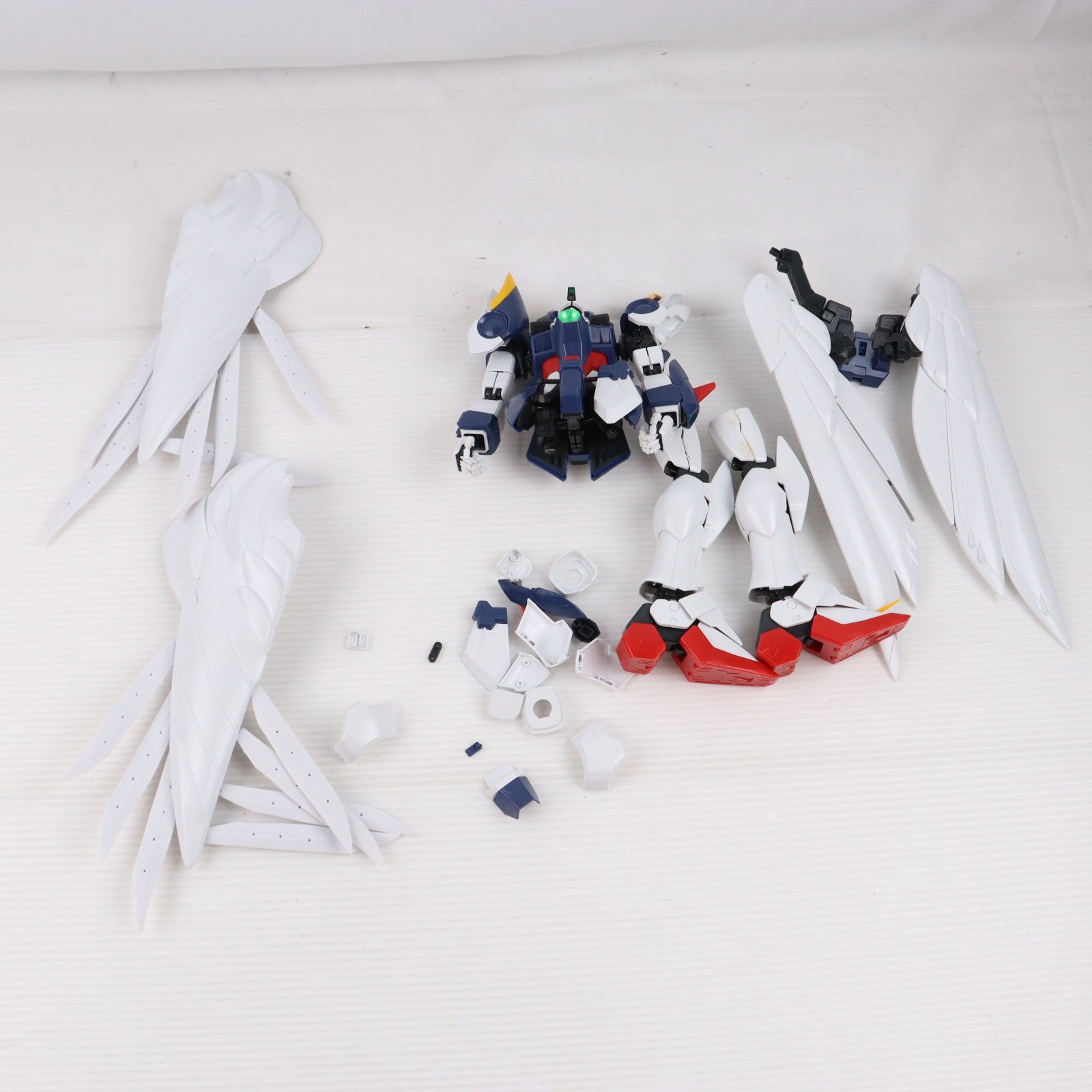 【中古即納】[PTM] PG 1/60 XXXG-00W0 ウイングガンダムゼロカスタム 新機動戦記ガンダムW Endless Waltz(エンドレスワルツ) プラモデル(0077659) バンダイ(20100825)