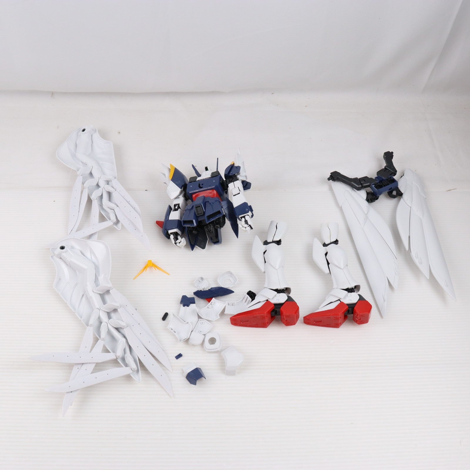 【中古即納】[PTM] PG 1/60 XXXG-00W0 ウイングガンダムゼロカスタム 新機動戦記ガンダムW Endless Waltz(エンドレスワルツ) プラモデル(0077659) バンダイ(20100825)