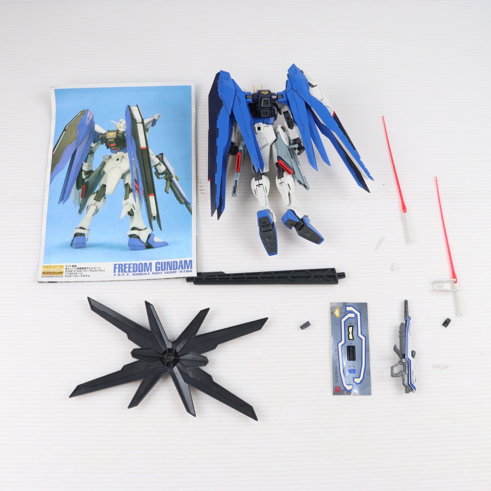 【中古即納】[PTM] MG 1/100 ZGMF-X10A フリーダムガンダム 機動戦士ガンダムSEED(シード) プラモデル(0126794) バンダイ(20170930)