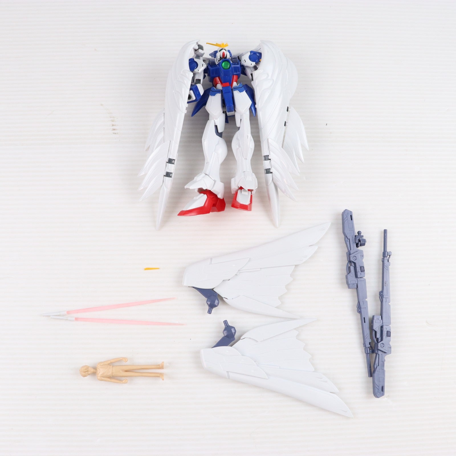 【中古即納】[PTM] HG 1/100 XXXG-00W0 ウイングガンダムゼロカスタム 通常版 新機動戦記ガンダムW Endless Waltz(ウイング エンドレスワルツ) プラモデル(0057137) バンダイ(20171022)