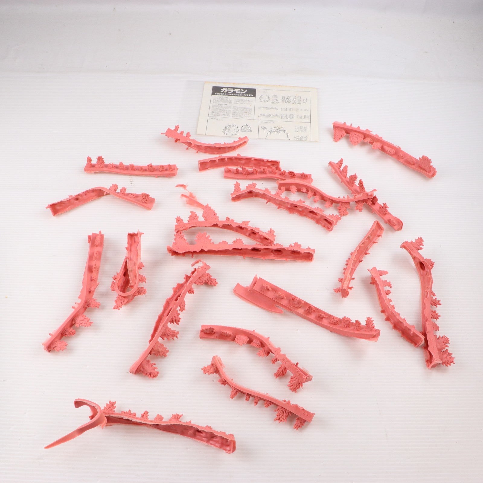 【中古即納】[SFT] GARADAMA MONSTER ガラモン(ピンク) ウルトラQ 1/200 ソフトビニールモデルキット 組立品 フィギュア 海洋堂(19991231)