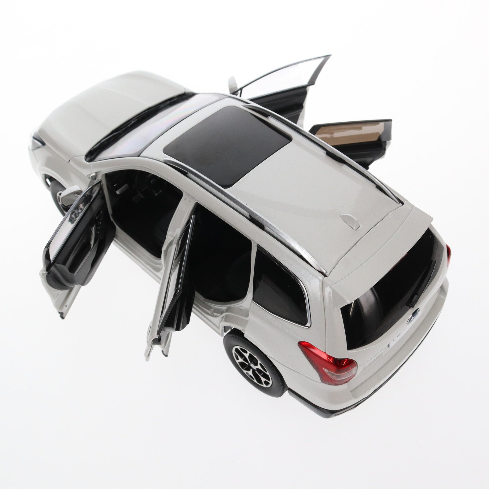 【中古即納】[MDL] SUBARU特注 1/18 スバル フォレスター XT(ホワイト) 2015 完成品 ミニカー Paudi  Model(パウディモデル) (20151231)