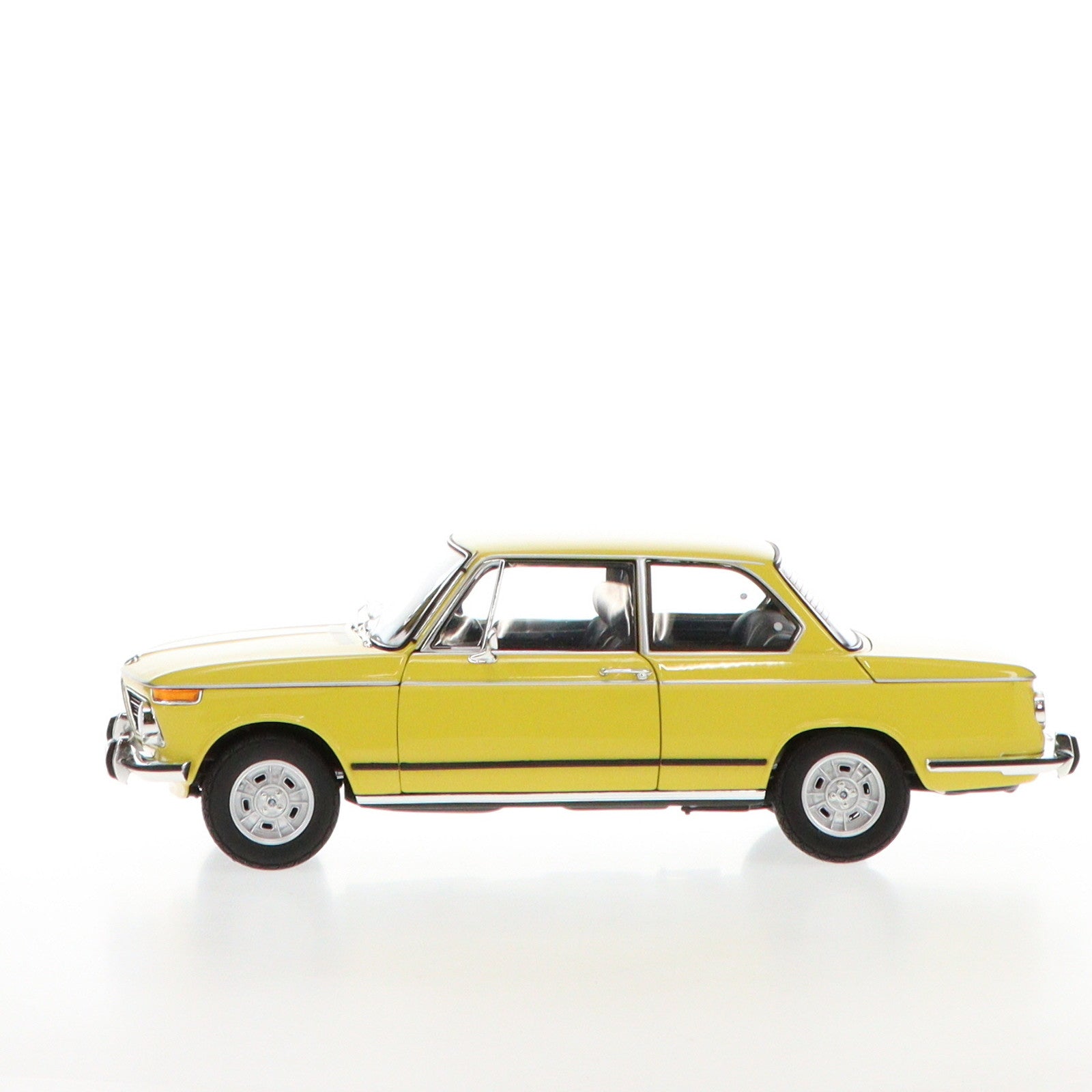 【中古即納】[MDL] 1/18 BMW 2002 Tii(イエロー) 完成品 ミニカー(KS08543GF) 京商(20220901)