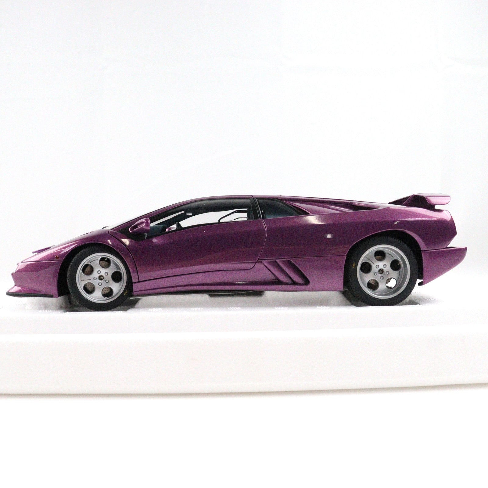 【中古即納】[MDL] (再販) オートアート・コンポジットモデルシリーズ 1/18 ランボルギーニ ディアブロ SE30 イオタ(メタリック・パープル) 完成品 ミニカー(79142) AUTOart(オートアート)(20240930)
