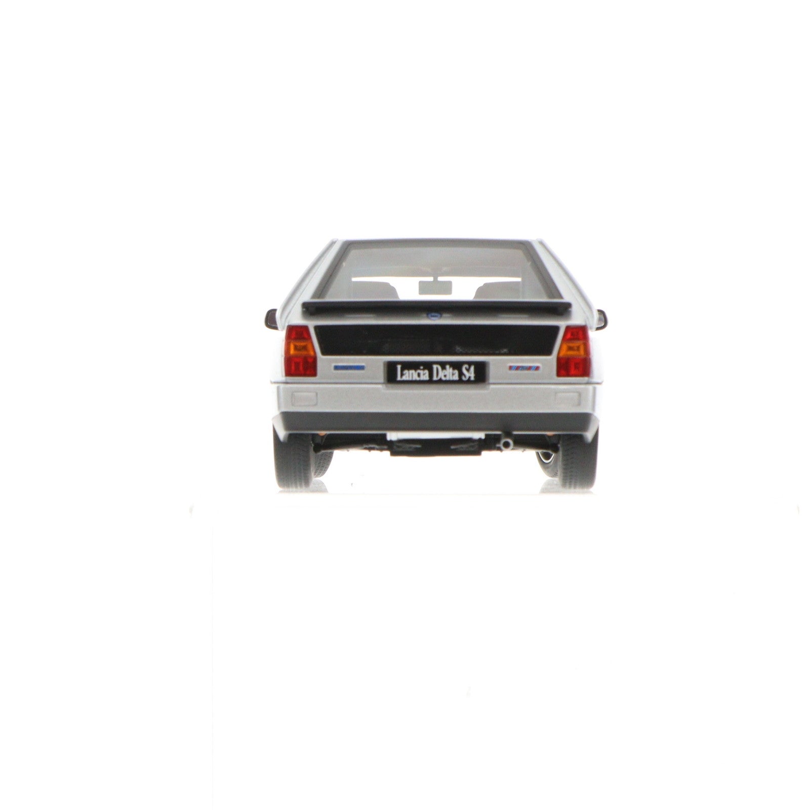 【中古即納】[MDL] シグネチャーシリーズ 1/18 ランチア デルタ S4 ストラダーレ(グレー) 完成品 ミニカー(74772) AutoArt(オートアート)(20151010)