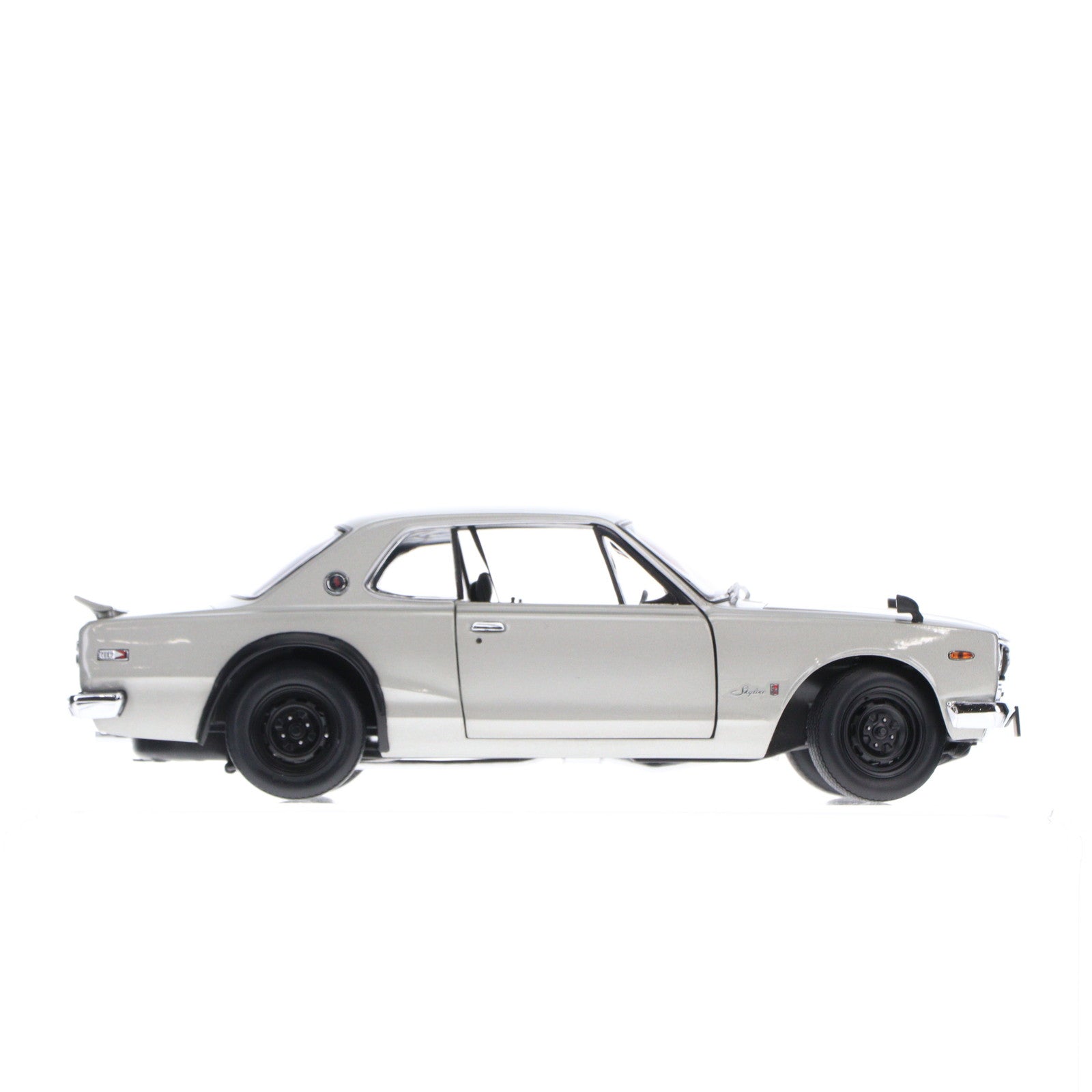 【中古即納】[MDL] 1/18 Nissan Skyline(スカイライン) 2000 GT-R KPGC-10 Normal・Wheel Version UP(シルバー) 完成品 ミニカー(K08127S) 京商(20110531)