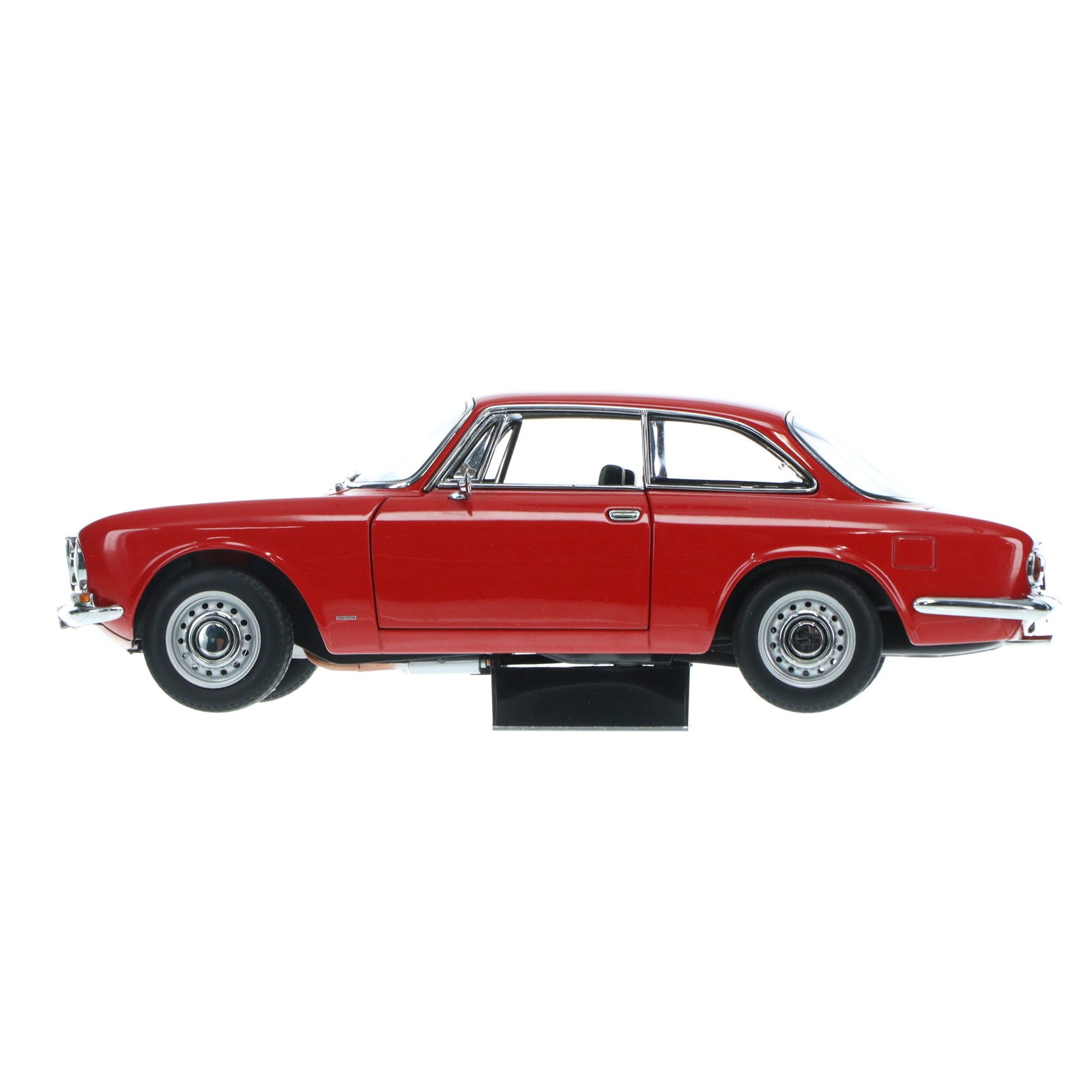 【中古即納】[MDL] MILLENNIUM 1/18 ALFA ROMEO 1750 GTV RED/LH DRIVE 完成品 ミニカー(70102) AUTOart(オートアート)(19991231)