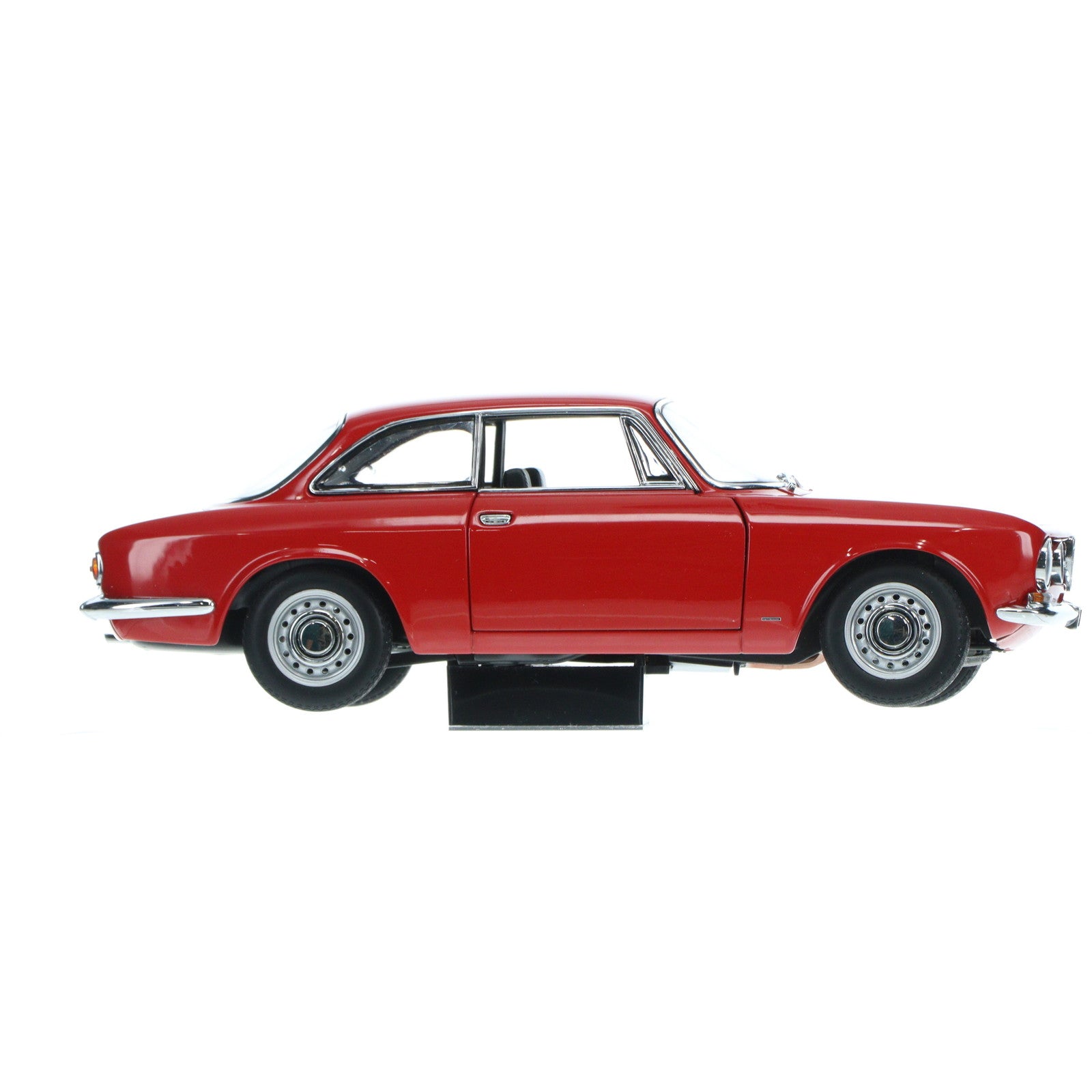 【中古即納】[MDL] MILLENNIUM 1/18 ALFA ROMEO 1750 GTV RED/LH DRIVE 完成品 ミニカー(70102) AUTOart(オートアート)(19991231)