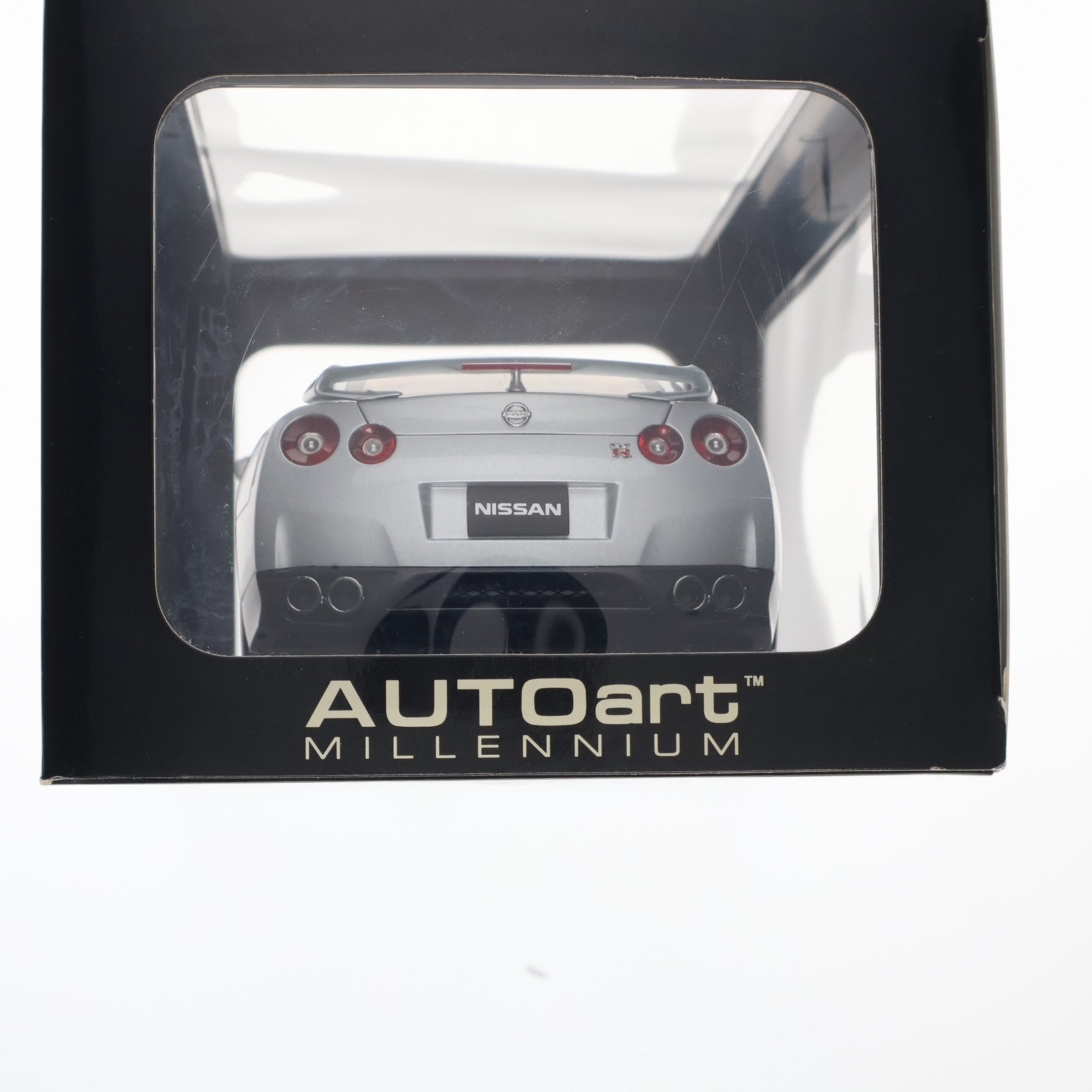 【中古即納】[MDL] MILLENNIUM 1/18 NISSAN GT-R(アルティメットメタルシルバー) 完成品 ミニカー(77386) AutoArt(オートアート)(20081220)