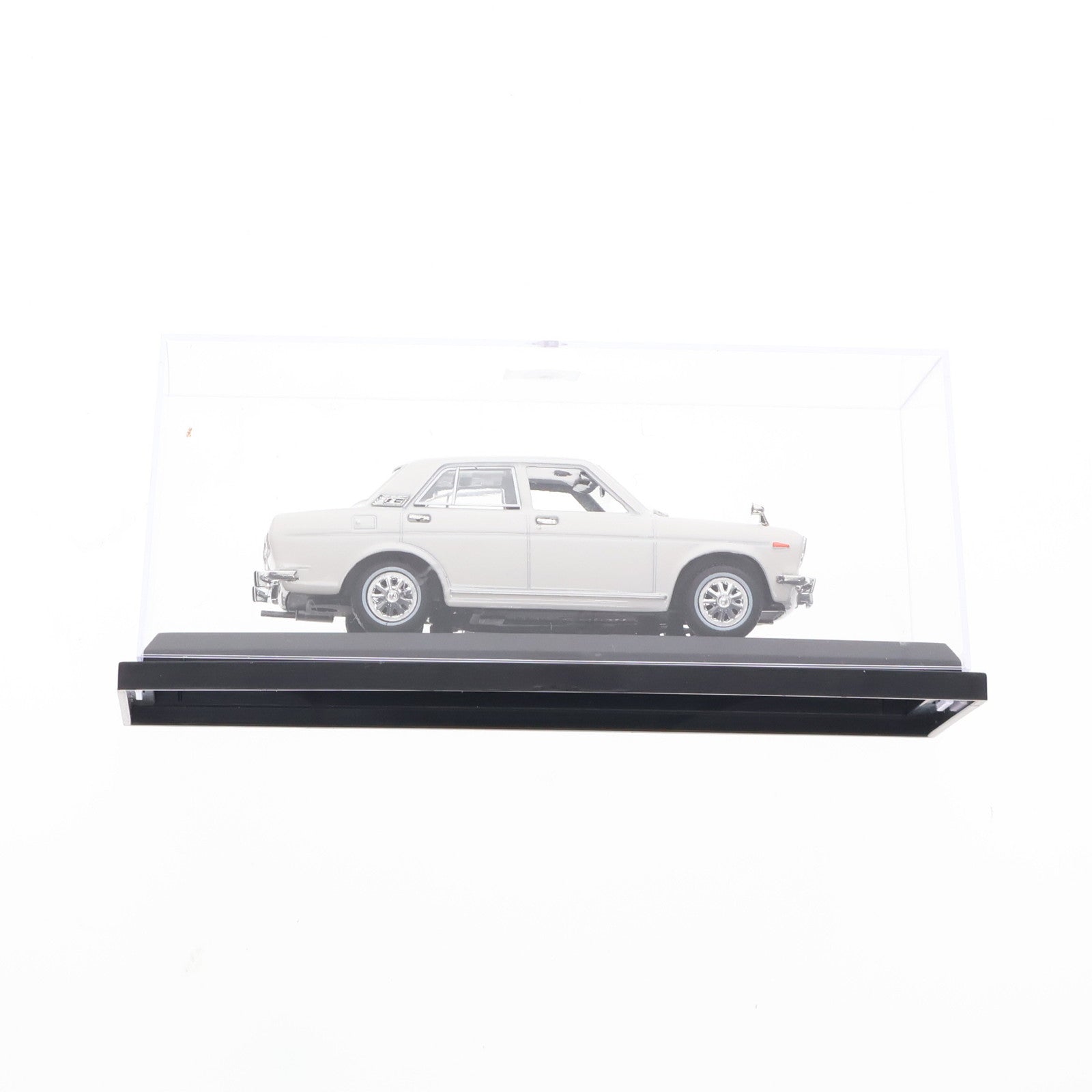 【中古即納】[MDL] 1/43 ダットサン ブルーバード 1600 SSS 1969(ホワイト) 完成品 ミニカー(420141) NOREV(ノレブ)(20200415)