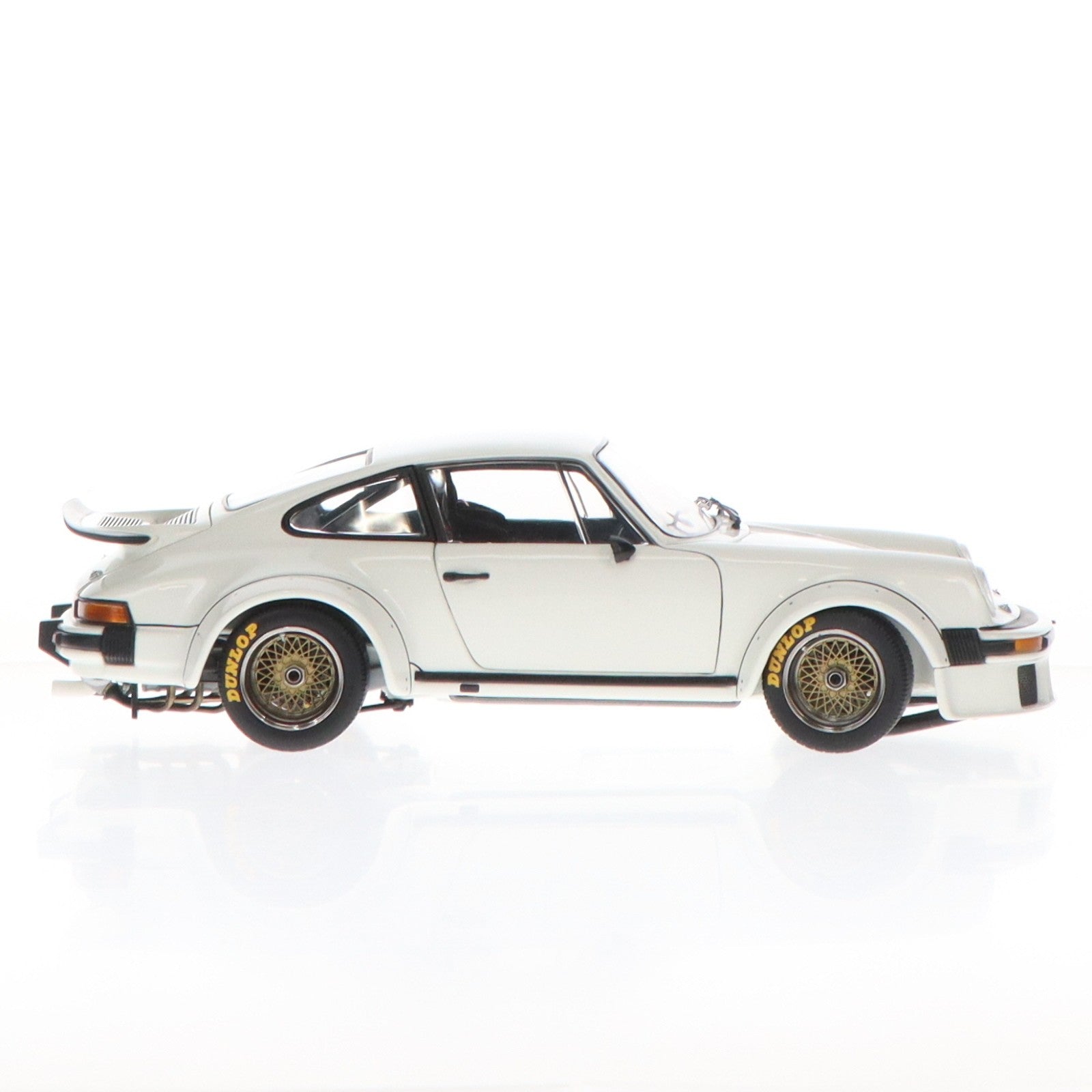 【中古即納】[MDL] RACING LEGENDS 1/18 PORSCHE 934RSR 1976 Works Prototype (Authentic Porsche White) 完成品 ミニカー(RLG18090) EXOTO(20010101)