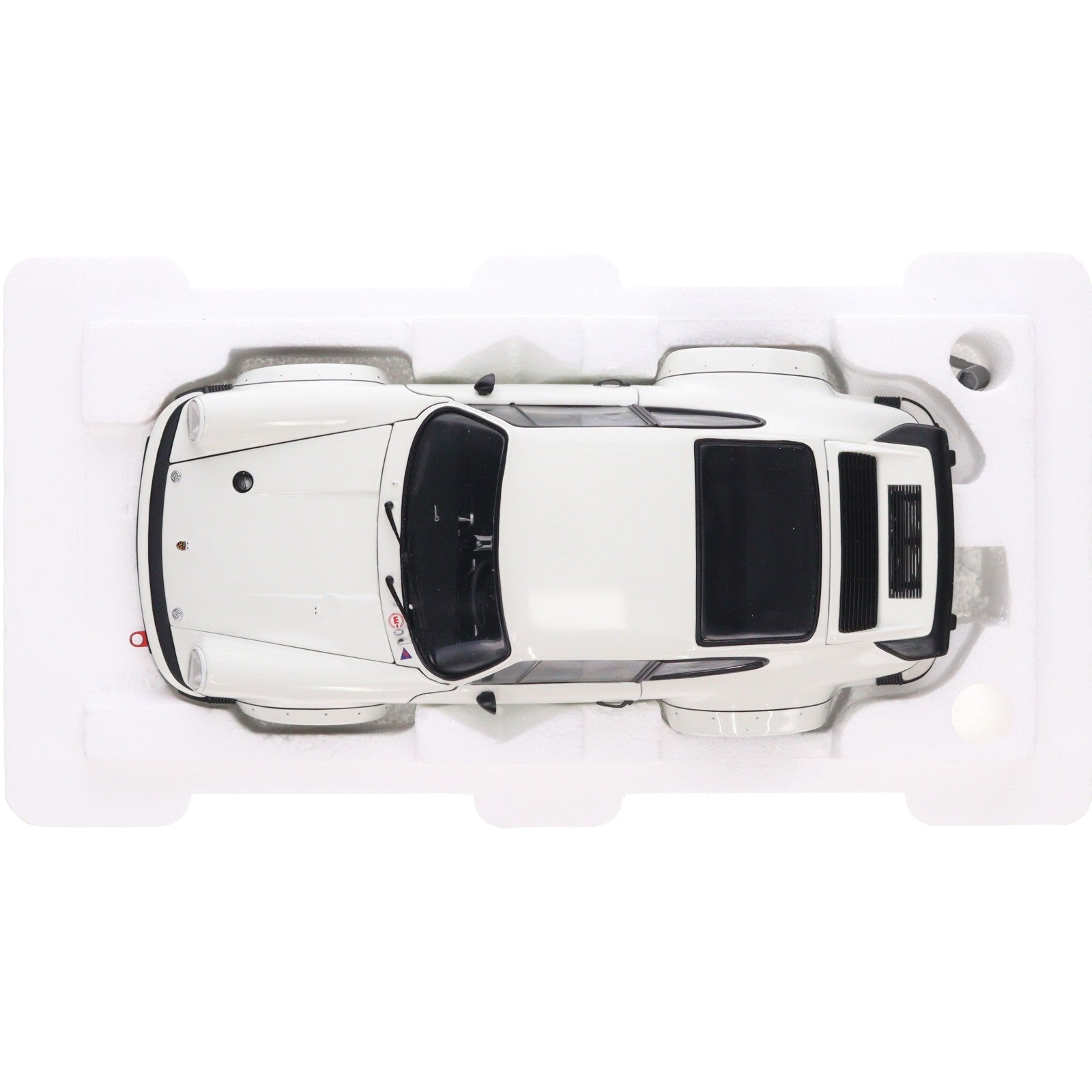 【中古即納】[MDL] RACING LEGENDS 1/18 PORSCHE 934RSR 1976 Works Prototype (Authentic Porsche White) 完成品 ミニカー(RLG18090) EXOTO(20010101)