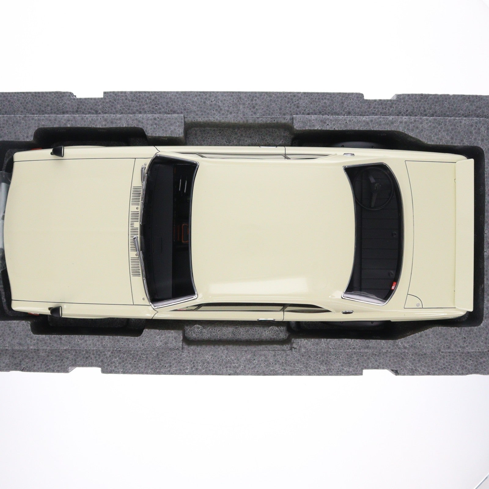 【中古即納】[MDL] 1/12 Nissan Skyline 2000 GT-R KPGC10(ホワイト) 完成品 ミニカー(IG0496) ignition model(イグニッションモデル)(20180914)