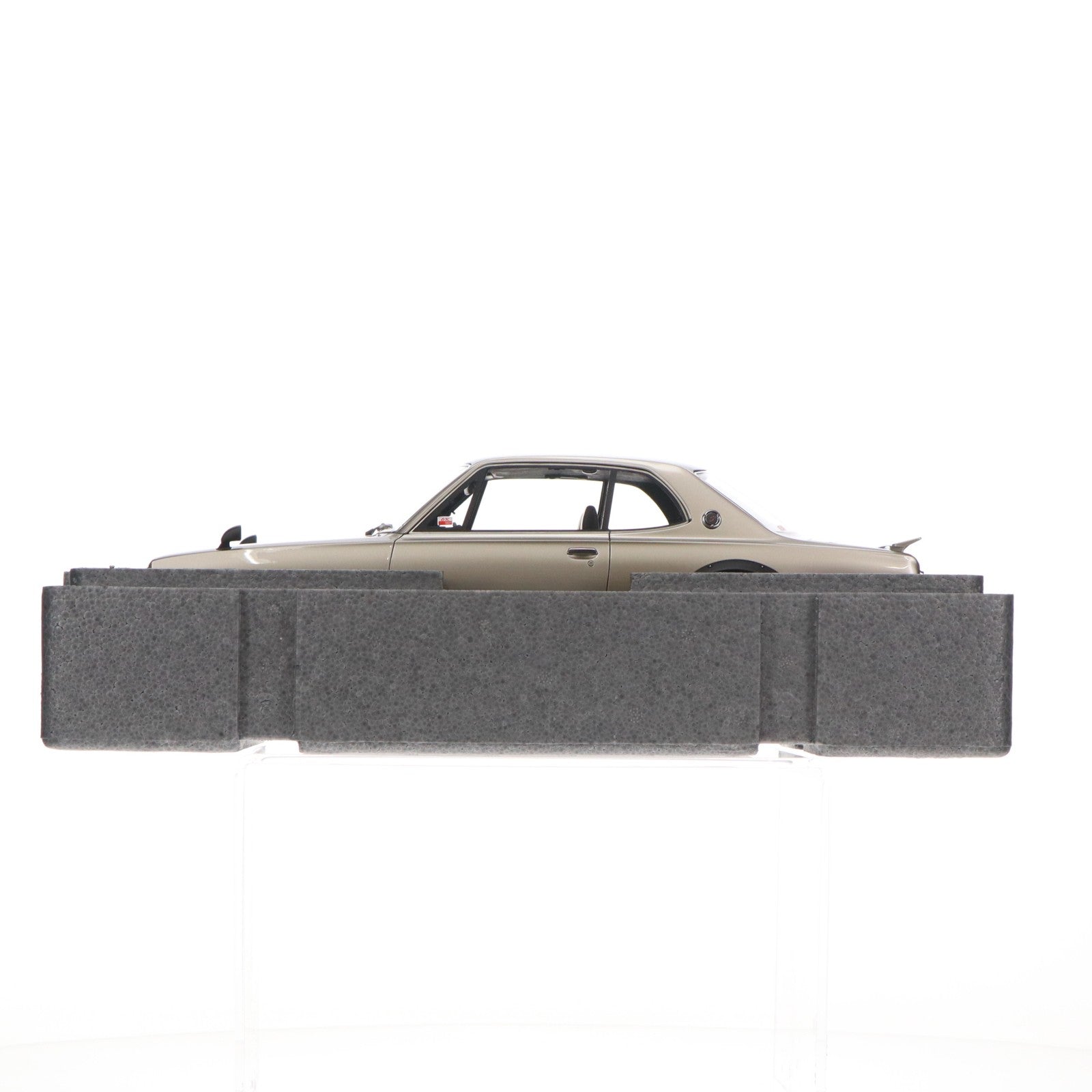 【中古即納】[MDL] 1/12 Nissan Skyline 2000 GT-R KPGC10(シルバー) 完成品 ミニカー(IG0495) ignition model(イグニッションモデル)(20181019)