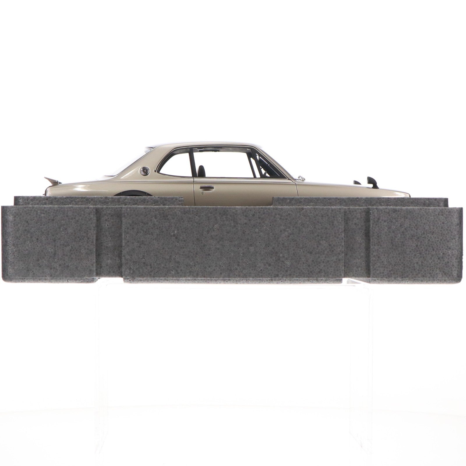 【中古即納】[MDL] 1/12 Nissan Skyline 2000 GT-R KPGC10(シルバー) 完成品 ミニカー(IG0495) ignition model(イグニッションモデル)(20181019)