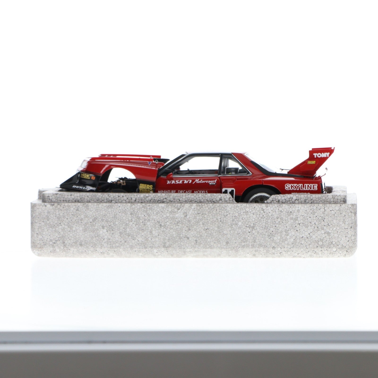 【中古即納】[MDL] Signature 1/18 NISSAN SKYLINE RS TURBO SUPER SILHOUETTE(スカイライン RSターボ スーパーシルエット) 1983 #11(レッド×ブラック) 完成品 ミニカー(88376) AUTOart(オートアート)(20090331)