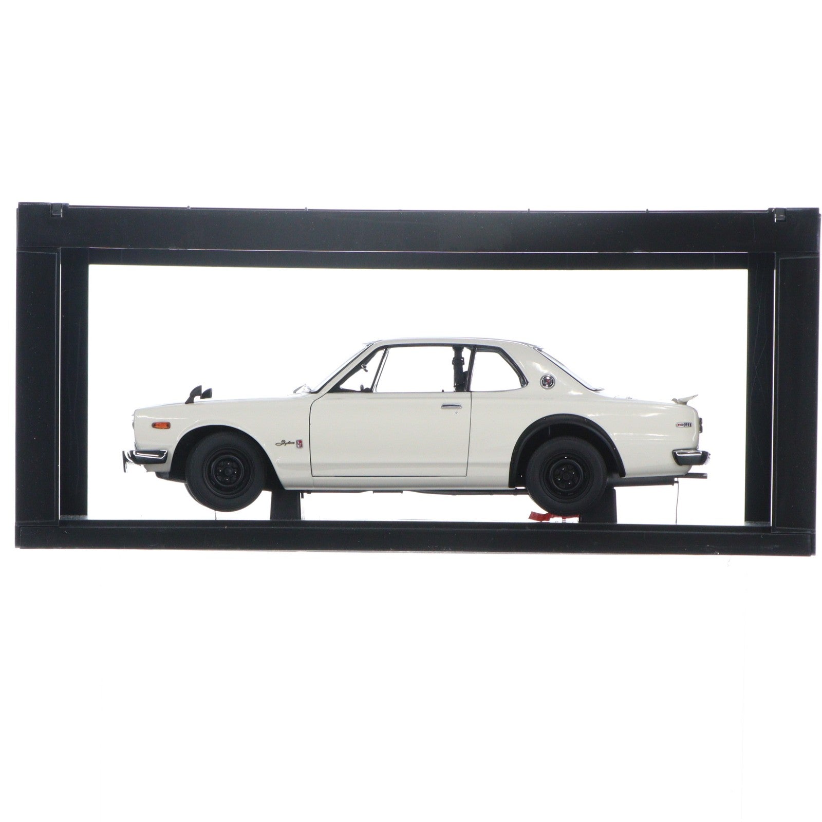 【中古即納】[MDL] 1/18 日産 スカイライン HT 2000 GT-R(KPGC10) ホワイト 完成品 ミニカー(77383) AutoArt(オートアート)(20120118)