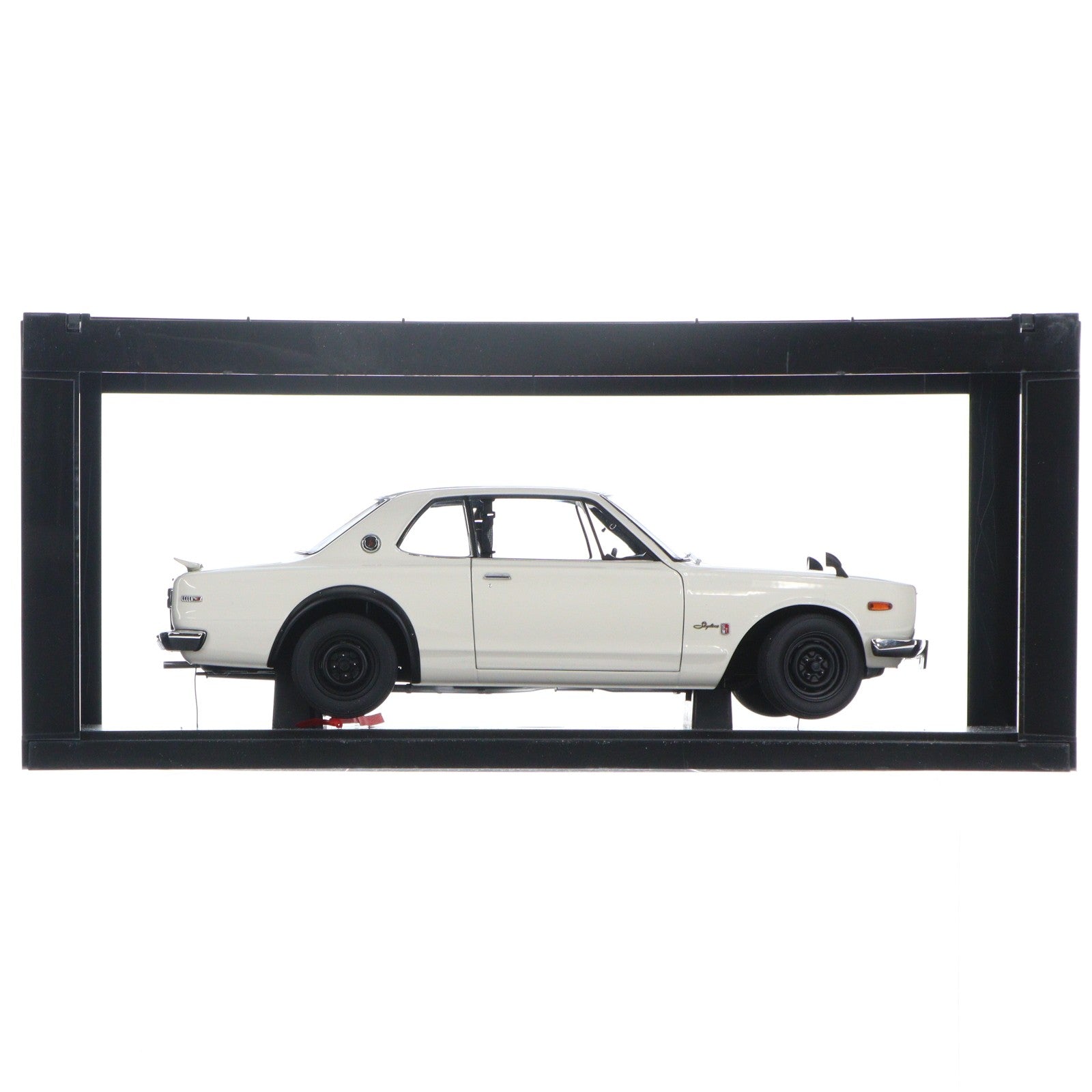 【中古即納】[MDL] 1/18 日産 スカイライン HT 2000 GT-R(KPGC10) ホワイト 完成品 ミニカー(77383) AutoArt(オートアート)(20120118)