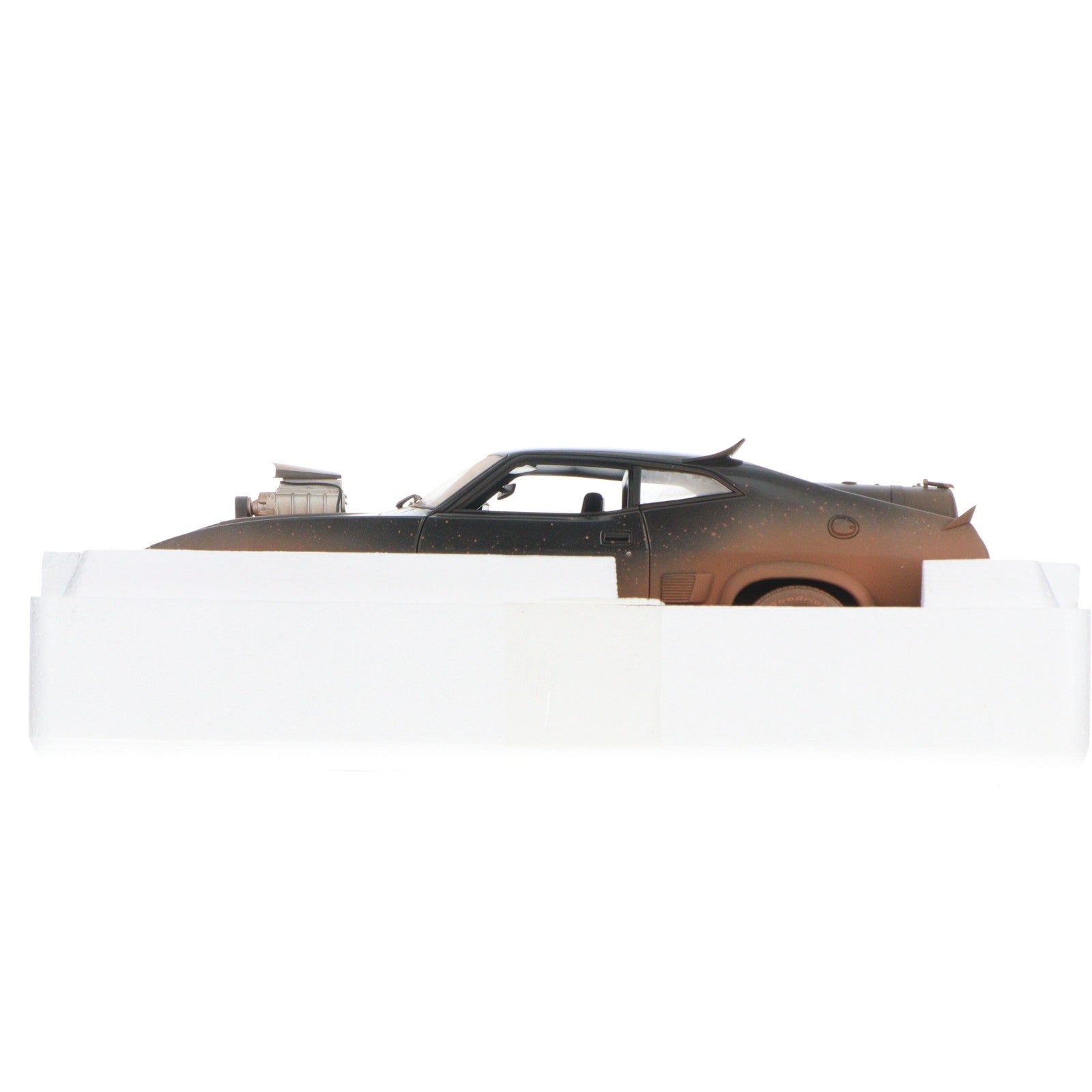 【中古即納】[MDL] MILLENNIUM 1/18 インターセプター ウェザリングバージョン マッドマックス2 ザ・ロードウォリアー 完成品 ミニカー(72749) AUTOart(オートアート)(20110228)