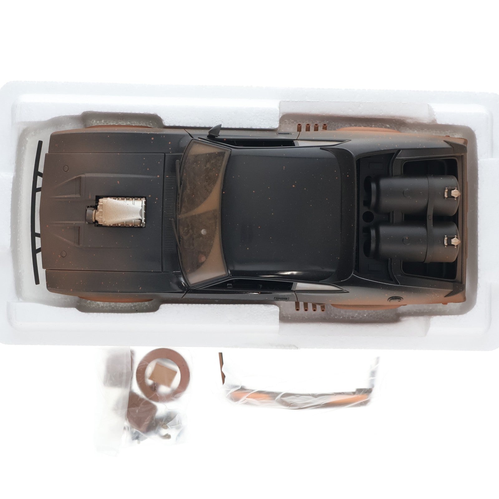 【中古即納】[MDL] MILLENNIUM 1/18 インターセプター ウェザリングバージョン マッドマックス2 ザ・ロードウォリアー 完成品 ミニカー(72749) AUTOart(オートアート)(20110228)