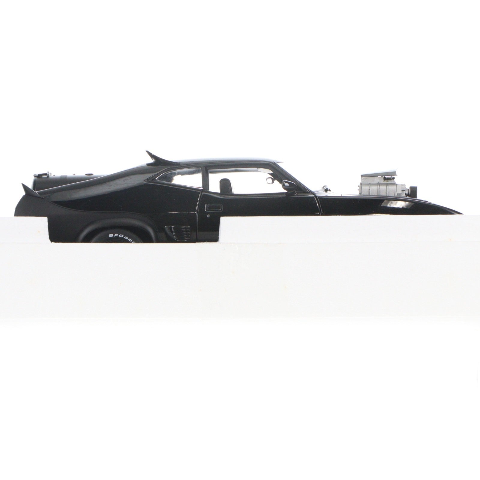 【中古即納】[MDL] MILLENNIUM 1/18 INTERCEPTOR(インターセプター) Mad Max2 THE ROAD WARRIOR(マッドマックス2 ザ・ロードウォリアー)完成品 ミニカー(72745) AUTOart(オートアート)(20080131)