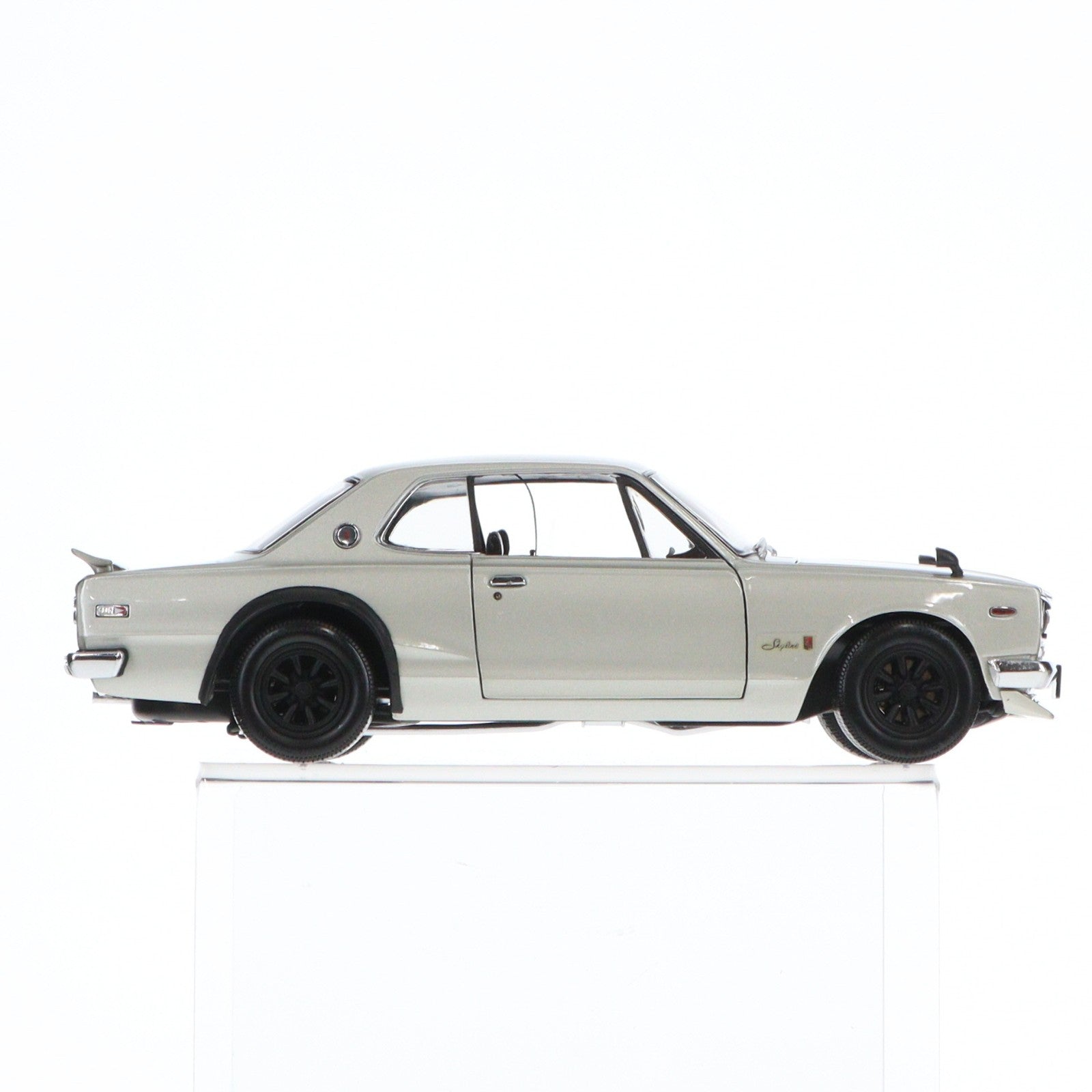 【中古即納】[MDL] 1/18 NISSAN スカイライン 2000GT-R with Fスポイラー/RSワタナベ(シルバー) 完成品 ミニカー(KS08128S) 京商(20140629)