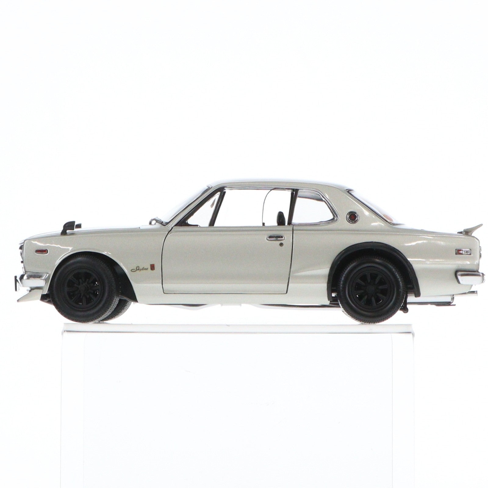 【中古即納】[MDL] 1/18 NISSAN スカイライン 2000GT-R with Fスポイラー/RSワタナベ(シルバー) 完成品 ミニカー(KS08128S) 京商(20140629)