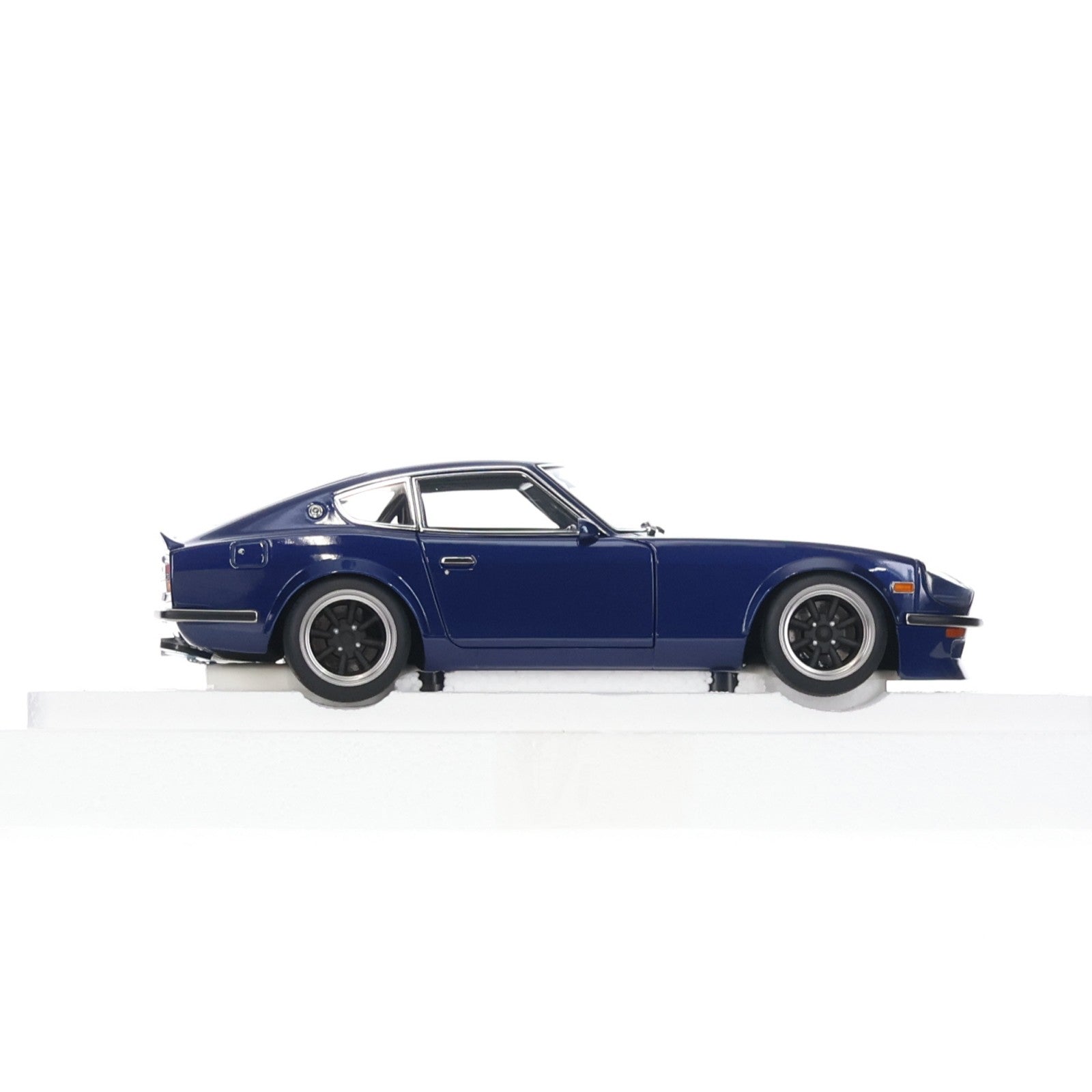 【中古即納】[MDL] 1/18 日産 フェアレディZ S30 悪魔のZ(ミッドナイトブルー) 湾岸ミッドナイト 完成品 ミニカー(77451) AUTOart(オートアート)(20161028)