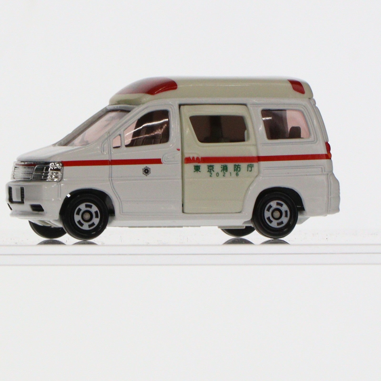 【中古即納】[MDL] トミカ No.12 1/64 日産 高規格救急車(ホワイト×レッド/赤箱) 完成品 ミニカー タカラトミー(20060819)