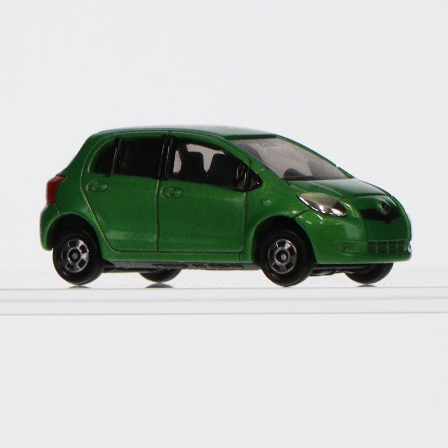 【中古即納】[MDL] トミカ No.33 1/59 トヨタ ヴィッツ(ライムグリーン/赤箱/タカラトミー) 完成品 ミニカー タカラトミー(19991231)