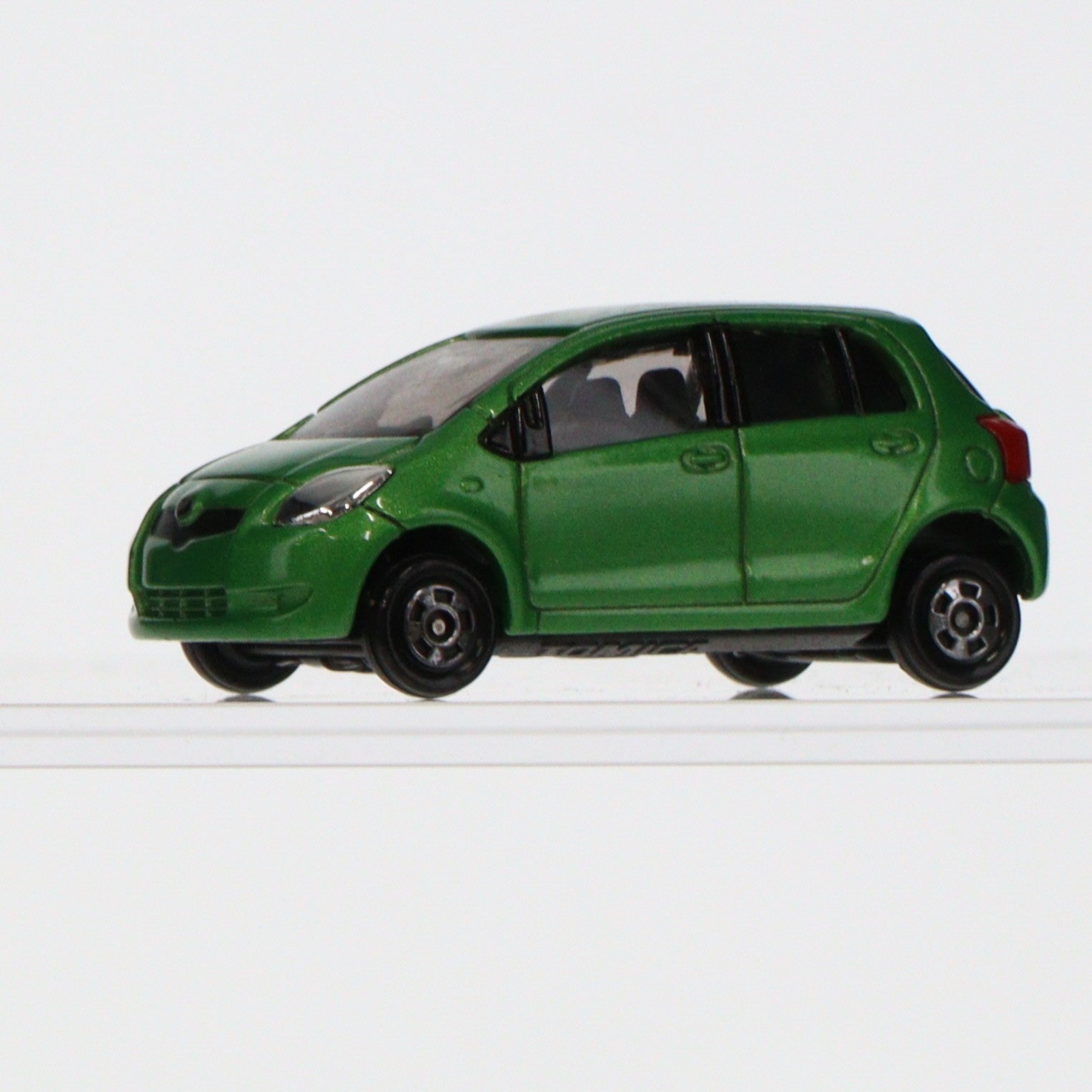 【中古即納】[MDL] トミカ No.33 1/59 トヨタ ヴィッツ(ライムグリーン/赤箱/タカラトミー) 完成品 ミニカー タカラトミー(19991231)