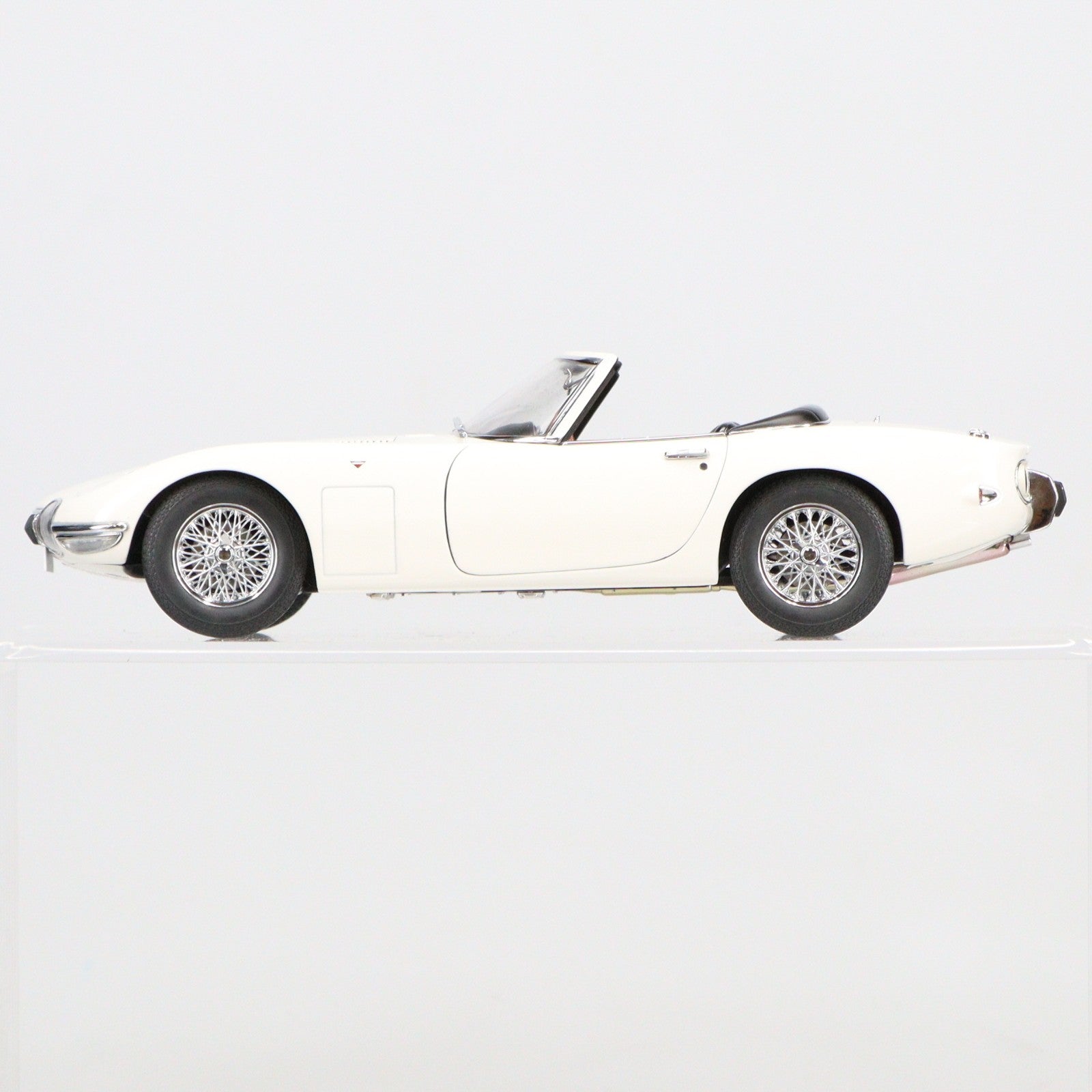 【中古即納】[MDL] 1/18 トヨタ2000GT CABRIO(カブリオレ) JAMES BOND VERSION(WHITE) YOU ONLY LIVE TWICE 007は二度死ぬ 完成品 ミニカー(78731) AutoArt(オートアート)(20020420)