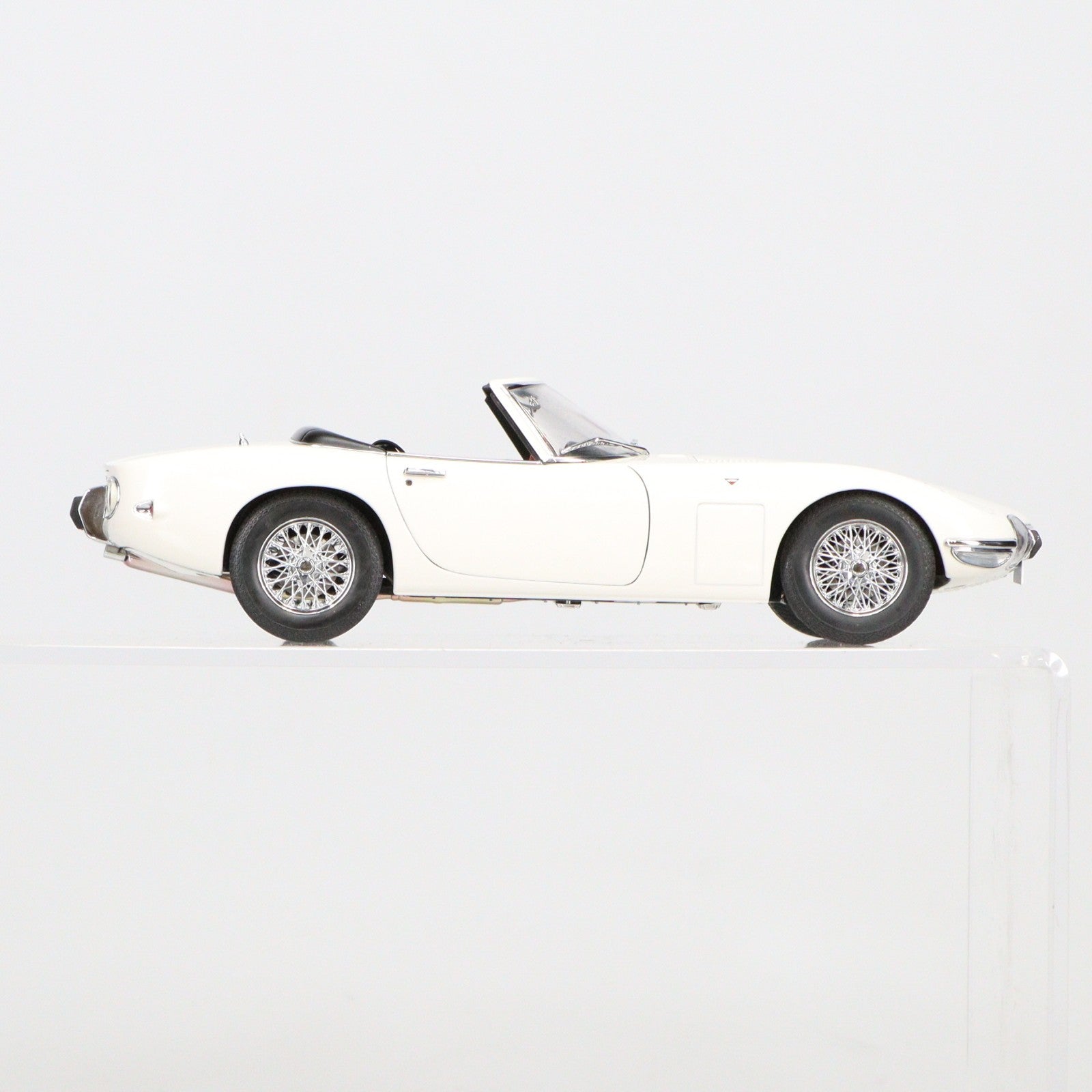 【中古即納】[MDL] 1/18 トヨタ2000GT CABRIO(カブリオレ) JAMES BOND VERSION(WHITE) YOU ONLY LIVE TWICE 007は二度死ぬ 完成品 ミニカー(78731) AutoArt(オートアート)(20020420)