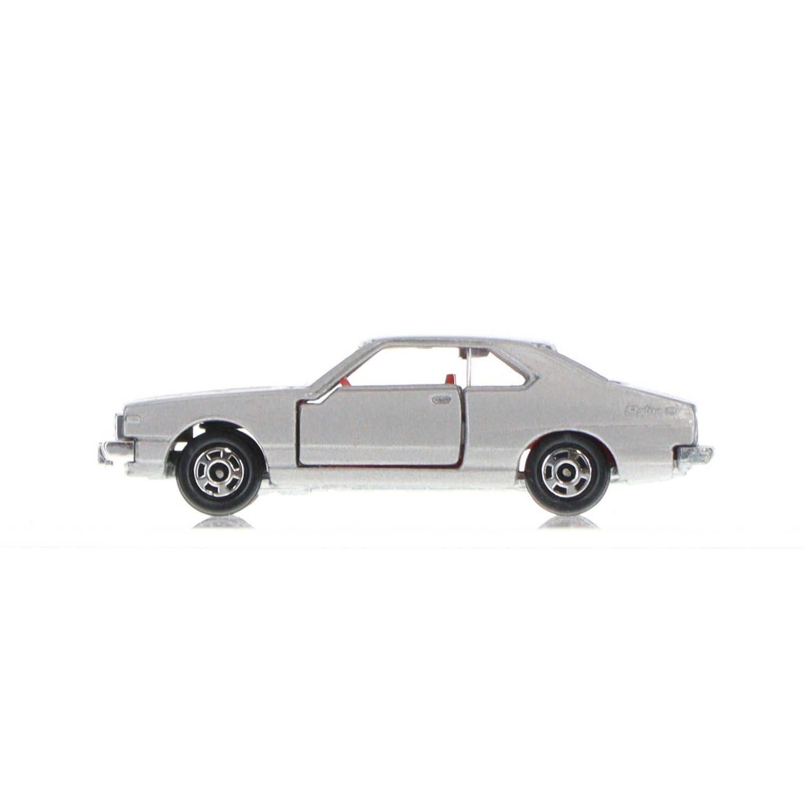 【中古即納】[MDL] トミカ No.61 1/65 ニッサン スカイライン 2000GT-E・S(シルバー/黒箱/日本製) 完成品 ミニカー トミー(19991231)