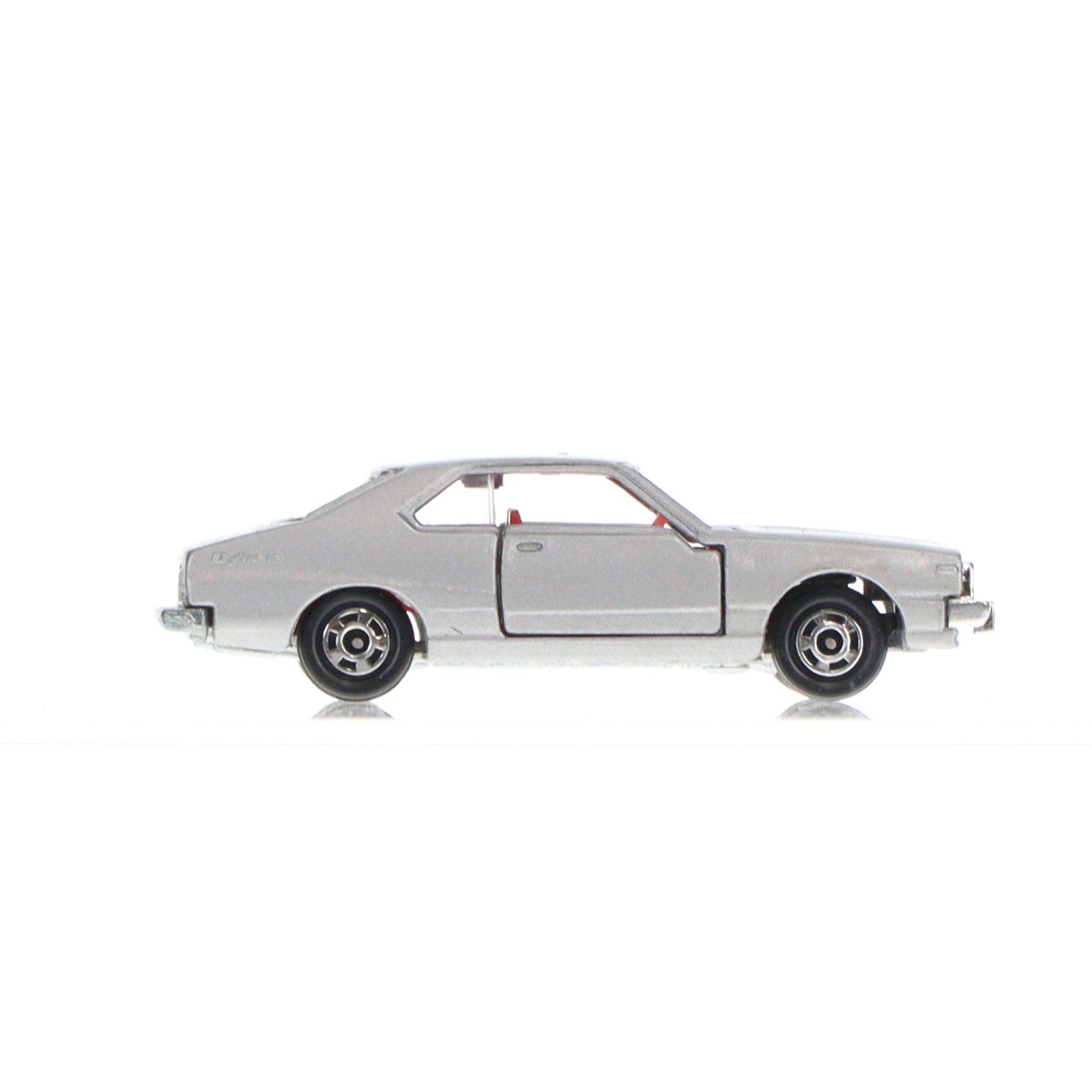 【中古即納】[MDL] トミカ No.61 1/65 ニッサン スカイライン 2000GT-E・S(シルバー/黒箱/日本製) 完成品 ミニカー トミー(19991231)
