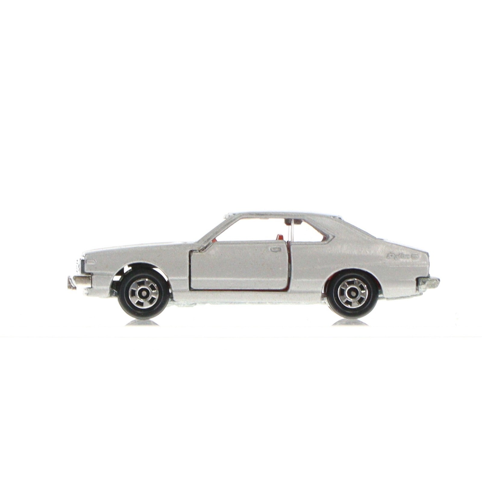 【中古即納】[MDL] トミカ No.61 1/65 ニッサン スカイライン 2000GT-E・S(シルバー/黒箱/日本製) 完成品 ミニカー トミー(19991231)