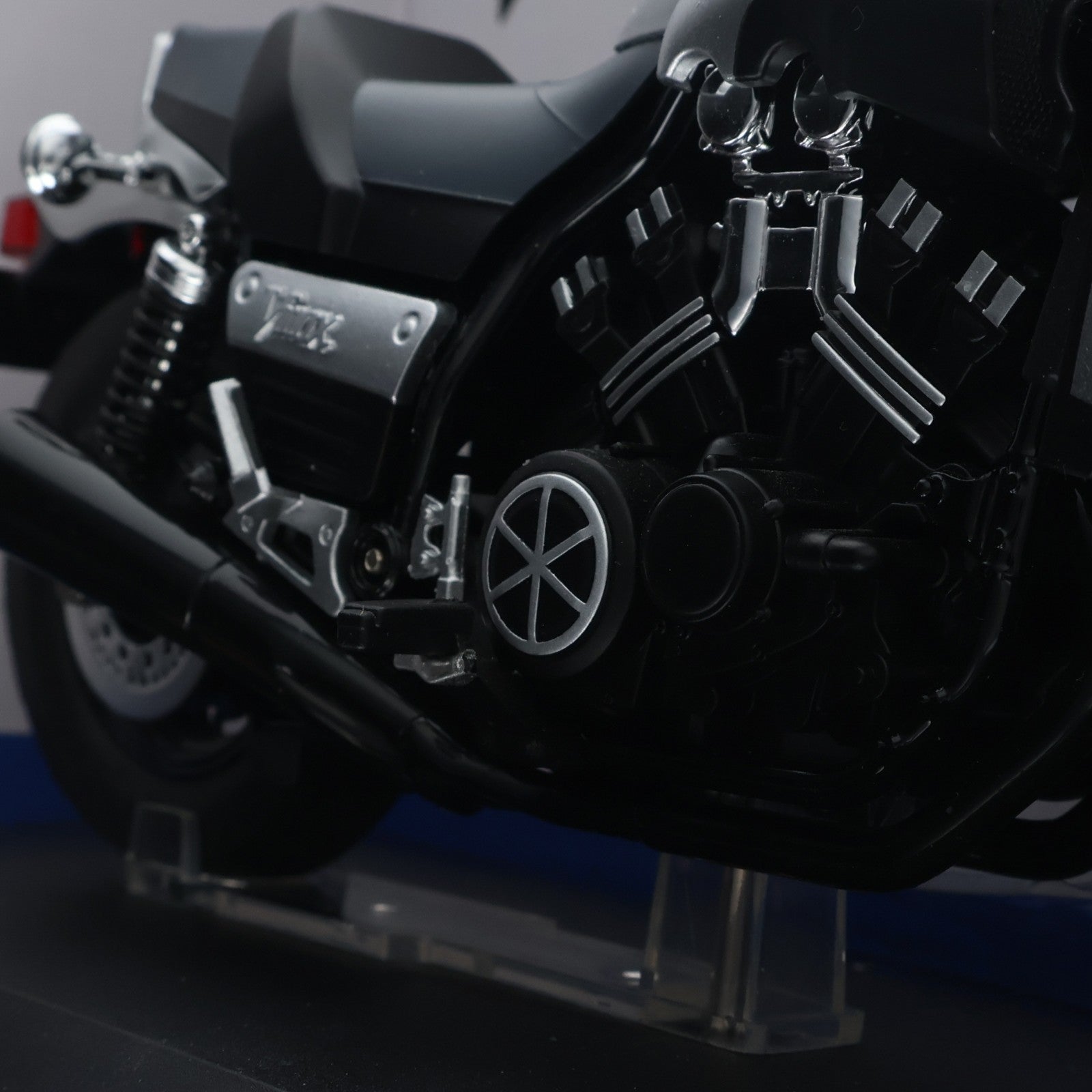 【中古即納】[MDL] 1/12 完成品バイク Yamaha Vmax ニューシルバーダスト 完成品 ミニカー(111864) スカイネット(アオシマ)(20240830)