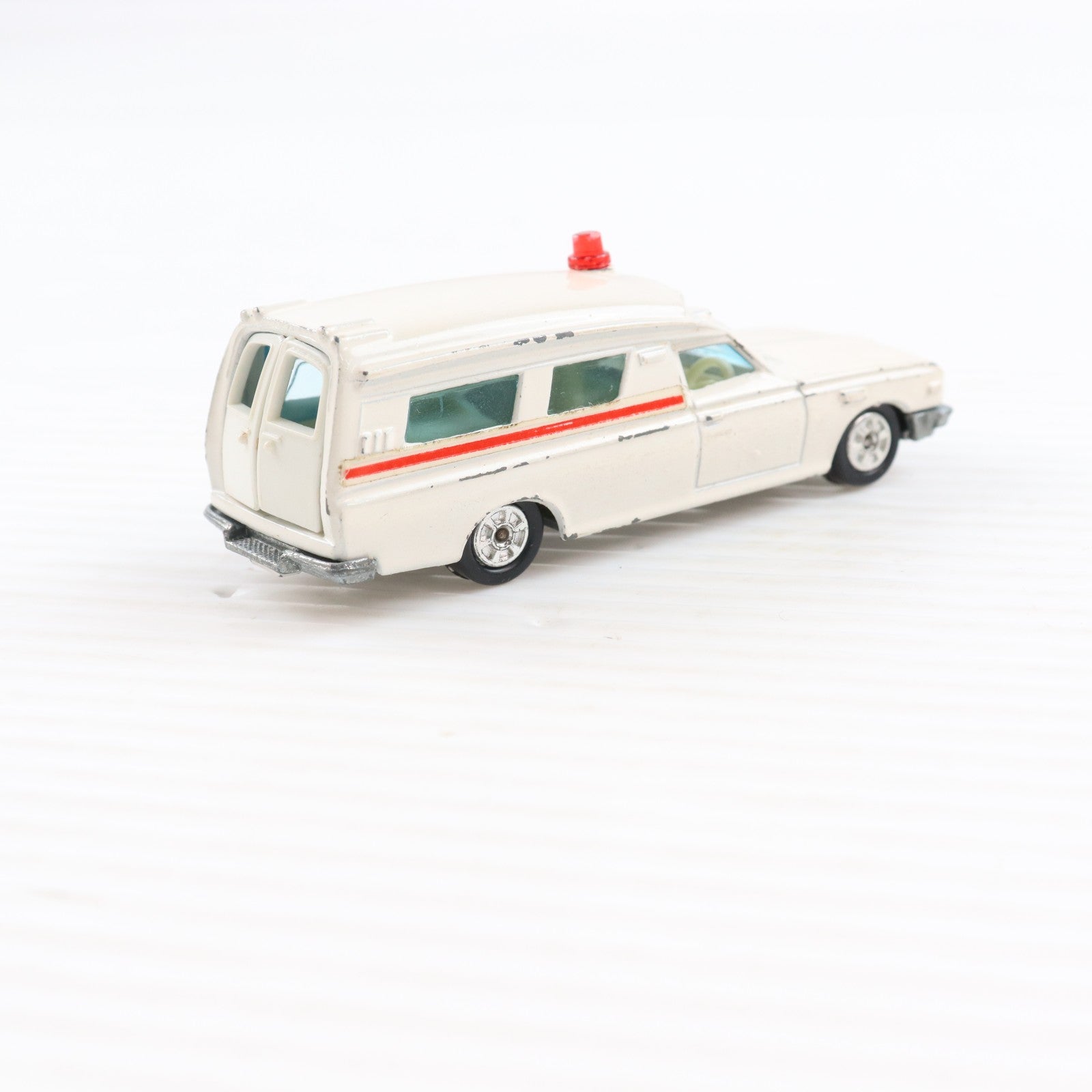 【中古即納】[MDL] トミカ No.40 1/70 トヨタ救急車(ホワイト×レッド/黒箱/日本製) 完成品 ミニカー トミー(19991231)