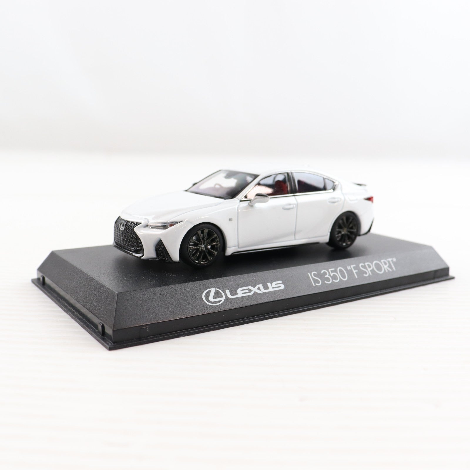 【中古即納】[MDL] 1/43 レクサス IS350 F SPORT(スポーツ)(ホワイトノーヴァガラスフレーク) 完成品 ミニカー(KS03904W) 京商(20210531)