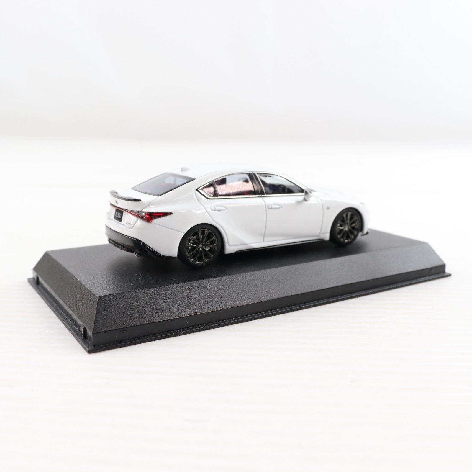【中古即納】[MDL] 1/43 レクサス IS350 F SPORT(スポーツ)(ホワイトノーヴァガラスフレーク) 完成品 ミニカー(KS03904W) 京商(20210531)