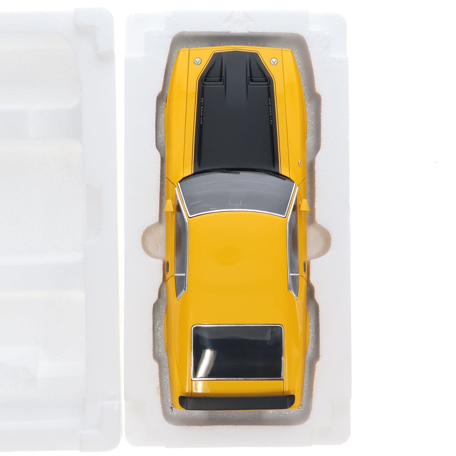 【中古即納】[MDL] MILLENNIUM 1/18 FORD MUSTANG MACH I(フォード マスタング マッハ1) FASTBACK 1971(イエロー) 完成品 ミニカー(72821) AUTOart(オートアート)(20030731)