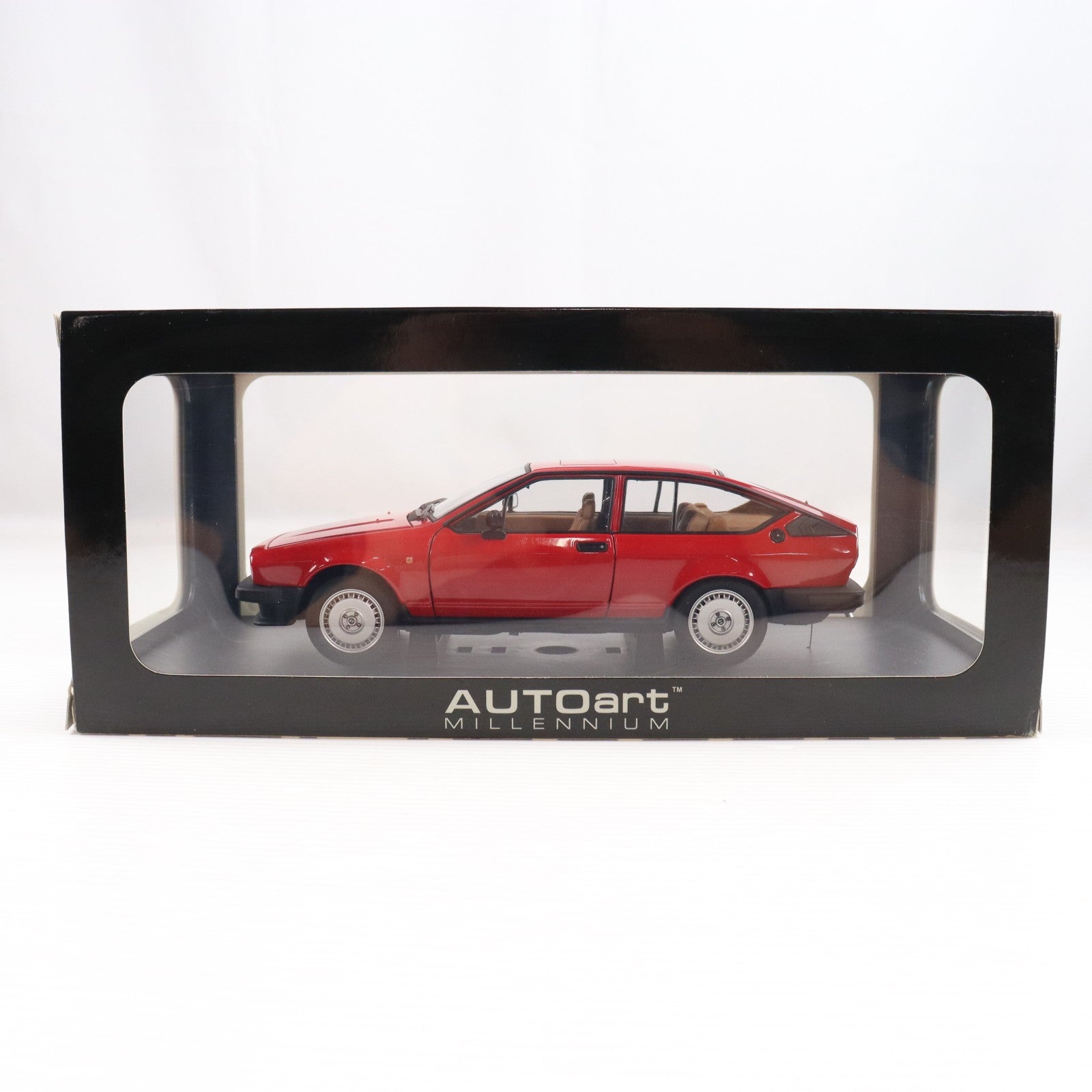【中古即納】[MDL] MILLENNIUM 1/18 Alfa Romeo Alfetta(アルファロメオ アルフェッタ) GTV 2.0 1980 Red 完成品 ミニカー(70146) AUTOart(オートアート)(20090415)