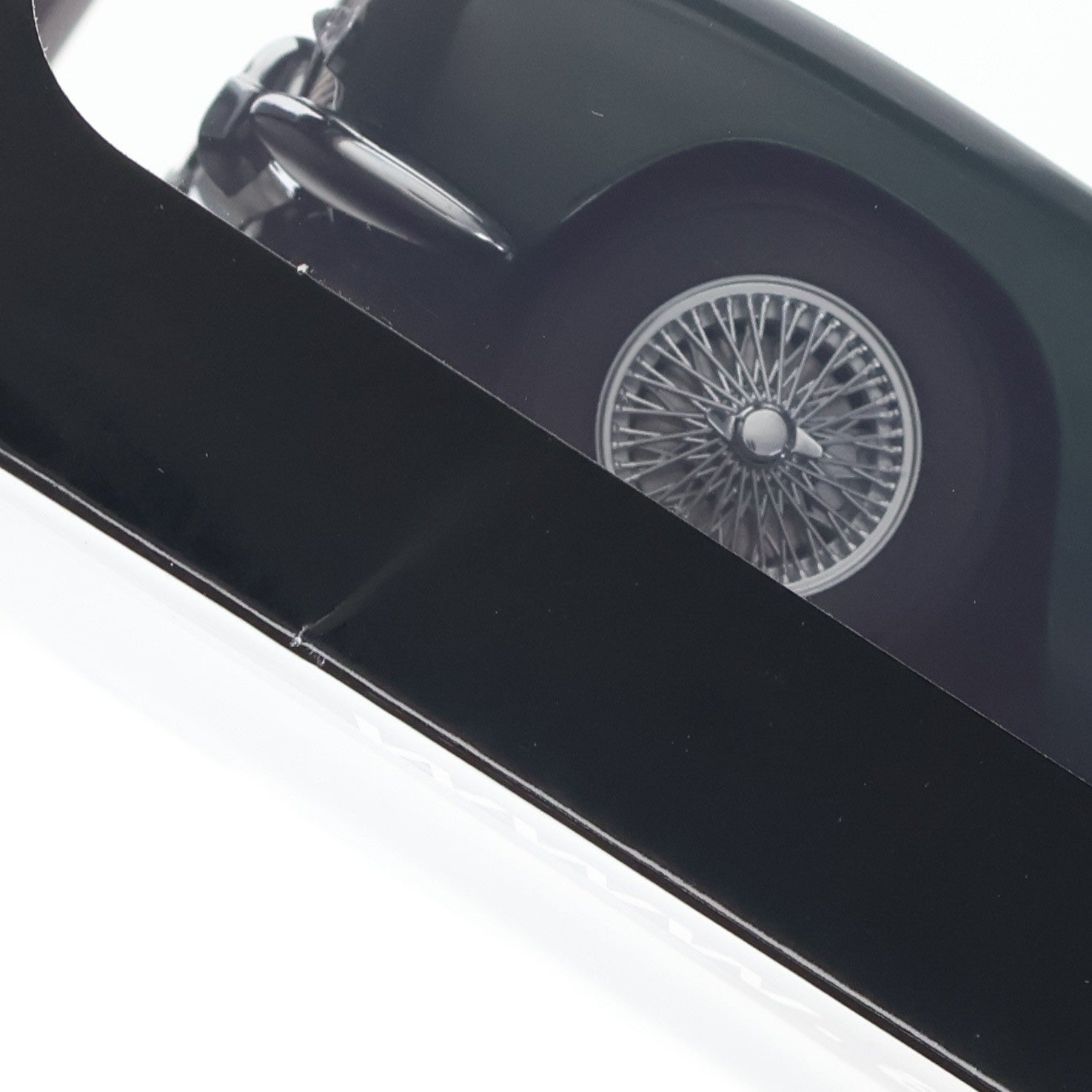【中古即納】[MDL] 1/18 アストン マーチン DB5 (グリーン) 完成品 ミニカー(70212) AUTOart(オートアート)(20120228)