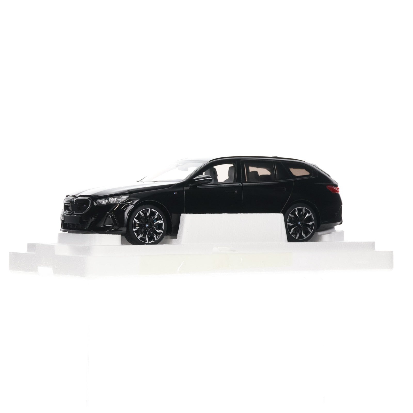 【中古即納】[MDL] MINICHAMPS 1/18 BMW i5 M60 ツーリング 2024(ブラックメタリック) 完成品 ミニカー(110023602) MINICHAMPS(ミニチャンプス)(20250630)