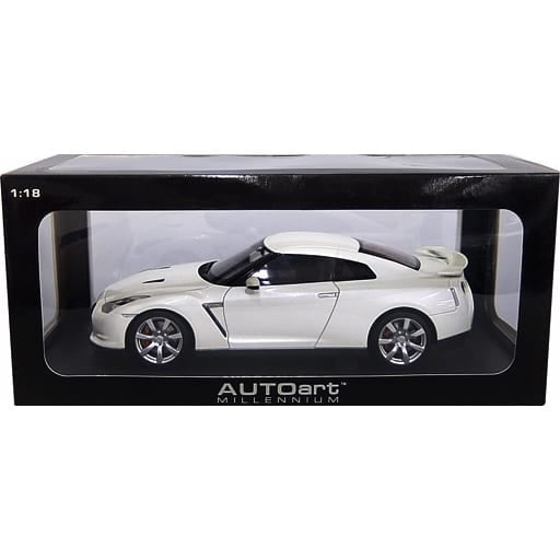 【中古即納】[MDL] MILLENNIUM 1/18 NISSAN GT-R R35(ホワイトパール) 完成品 ミニカー(77387) AUTOart(オートアート)(20081220)